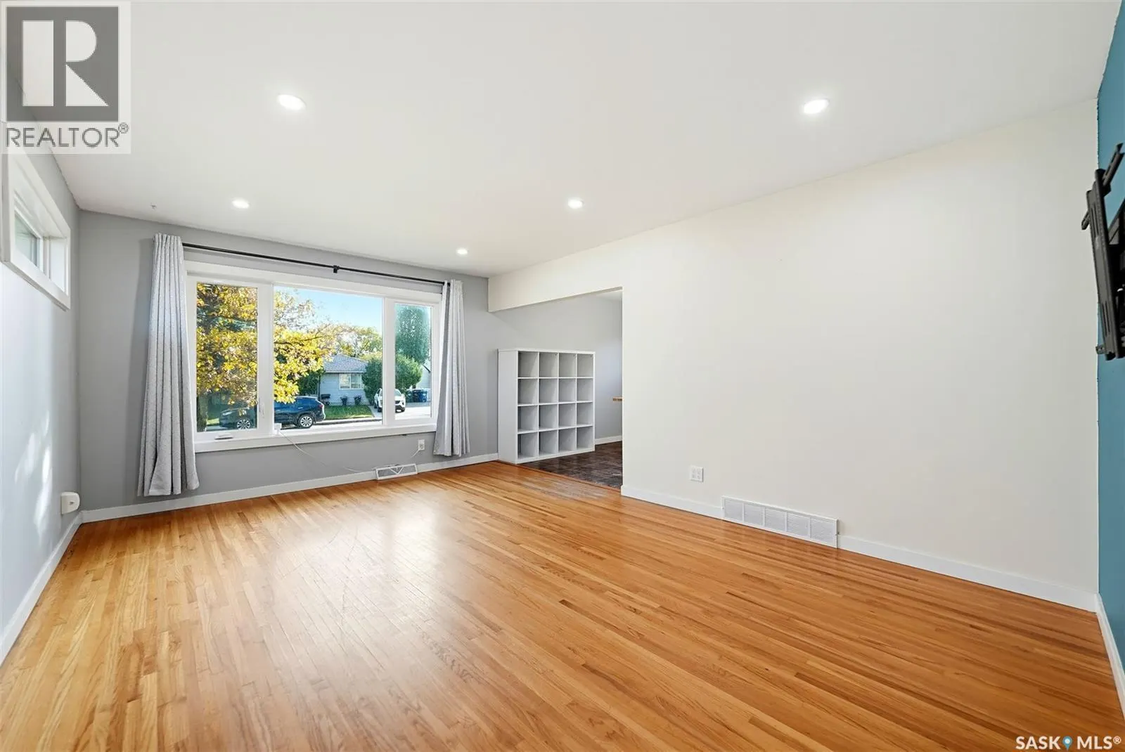 13 Stewart AVENUE
