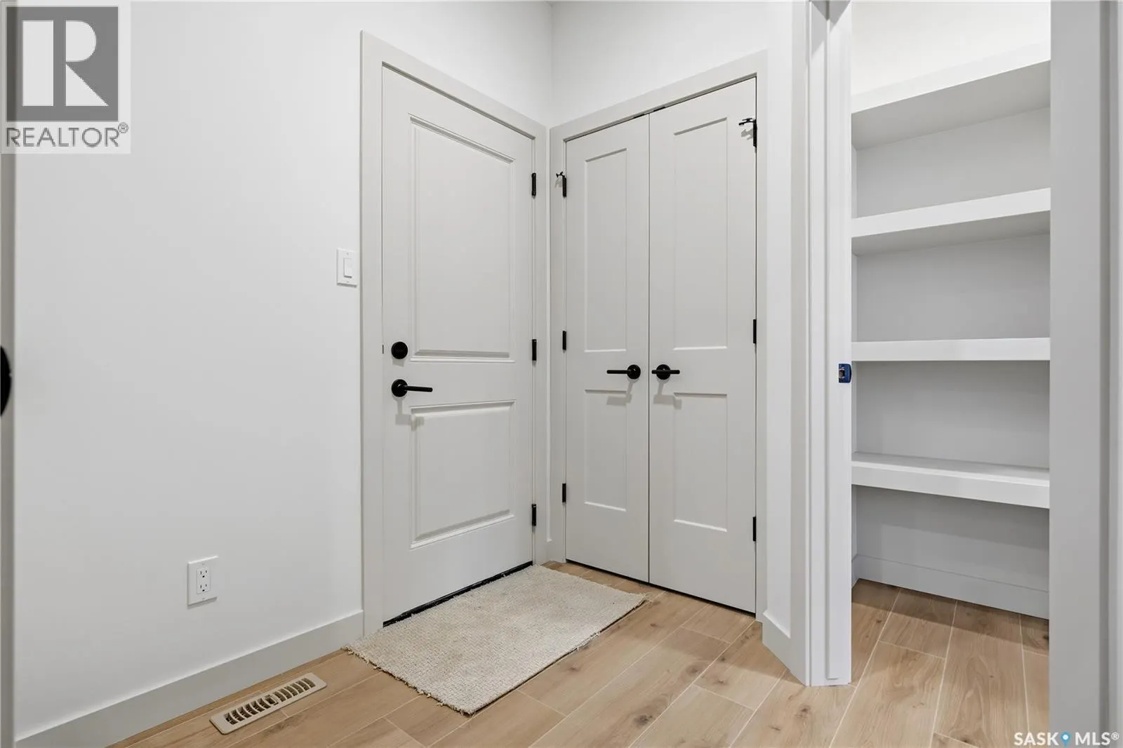 11 Vancouver CRESCENT