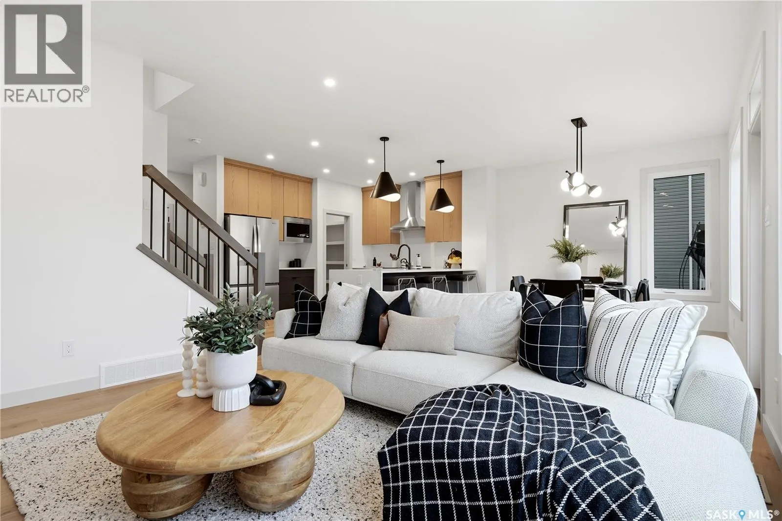 11 Vancouver CRESCENT