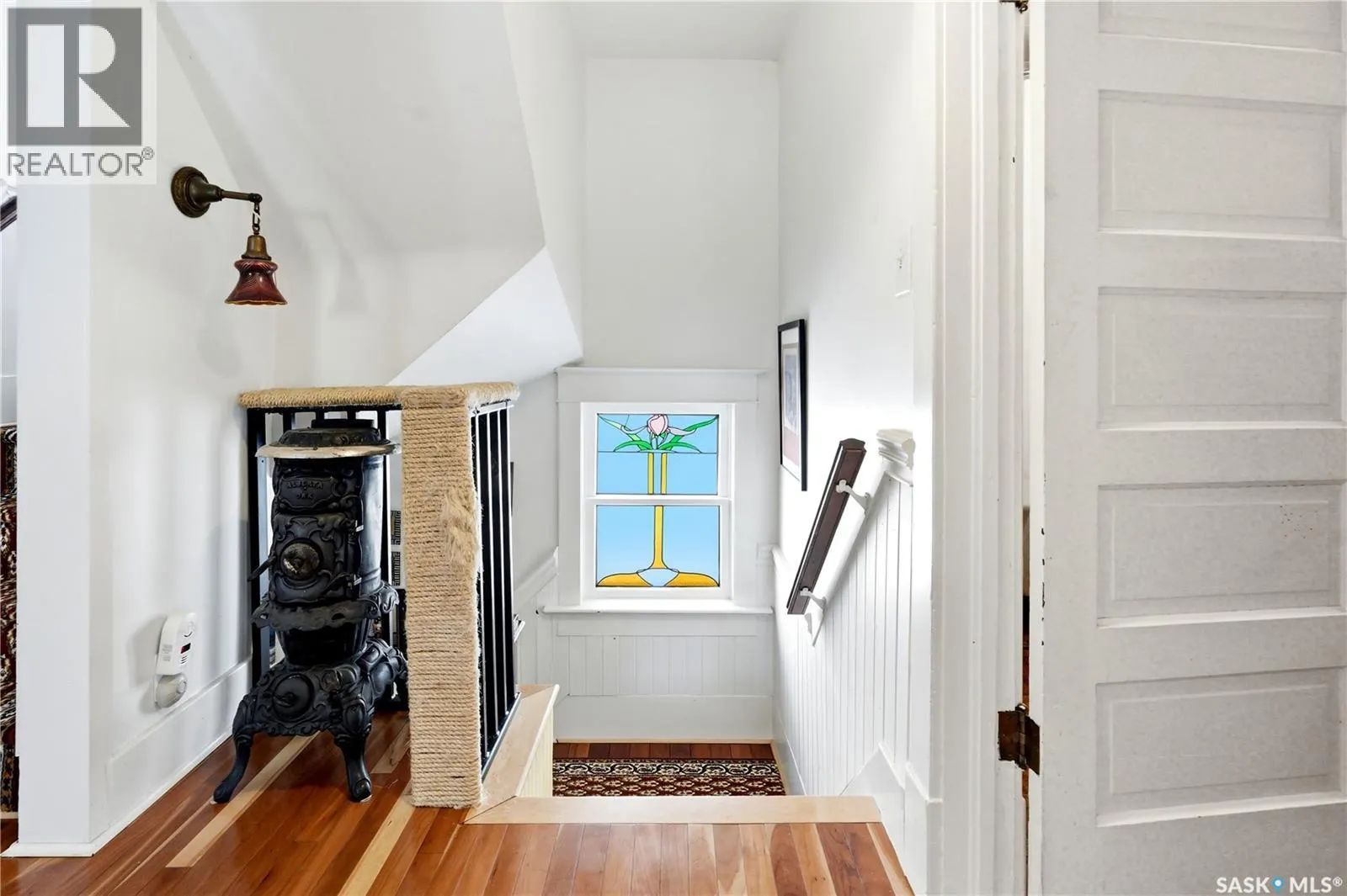 518 10th STREET E