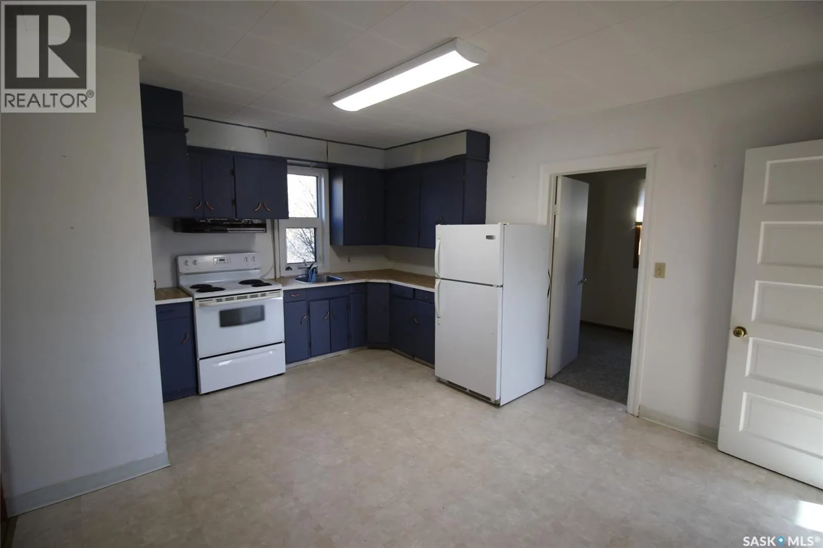 204 1st STREET E