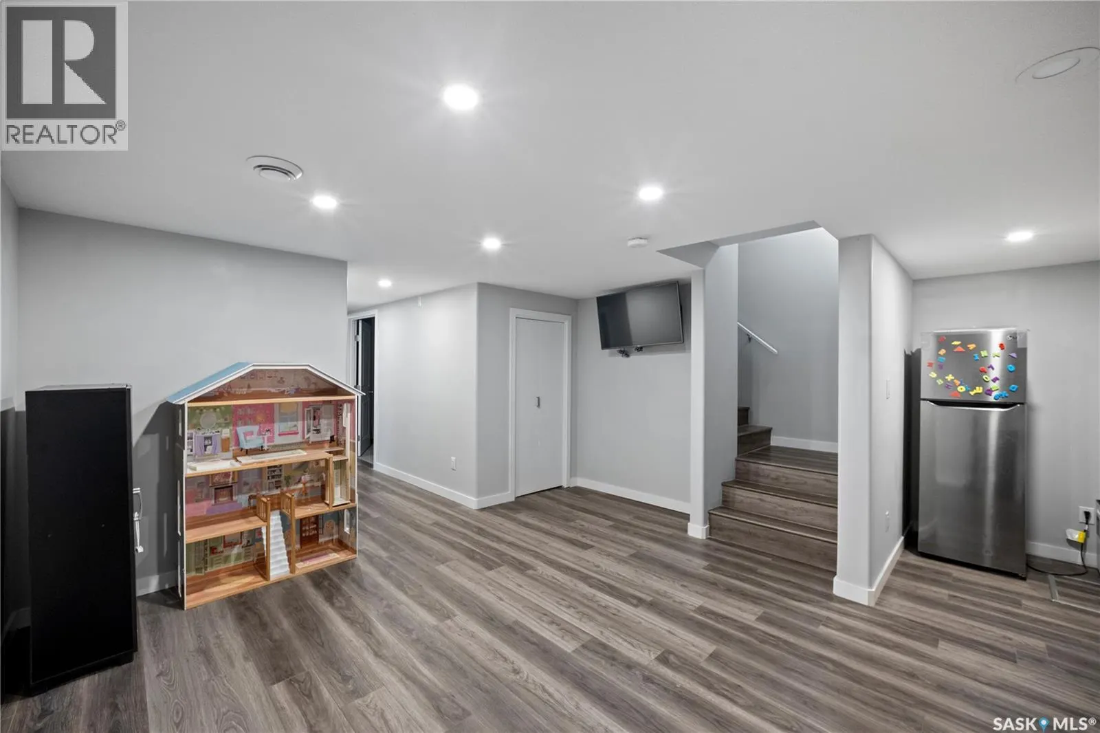 5612 Gilbert CRESCENT