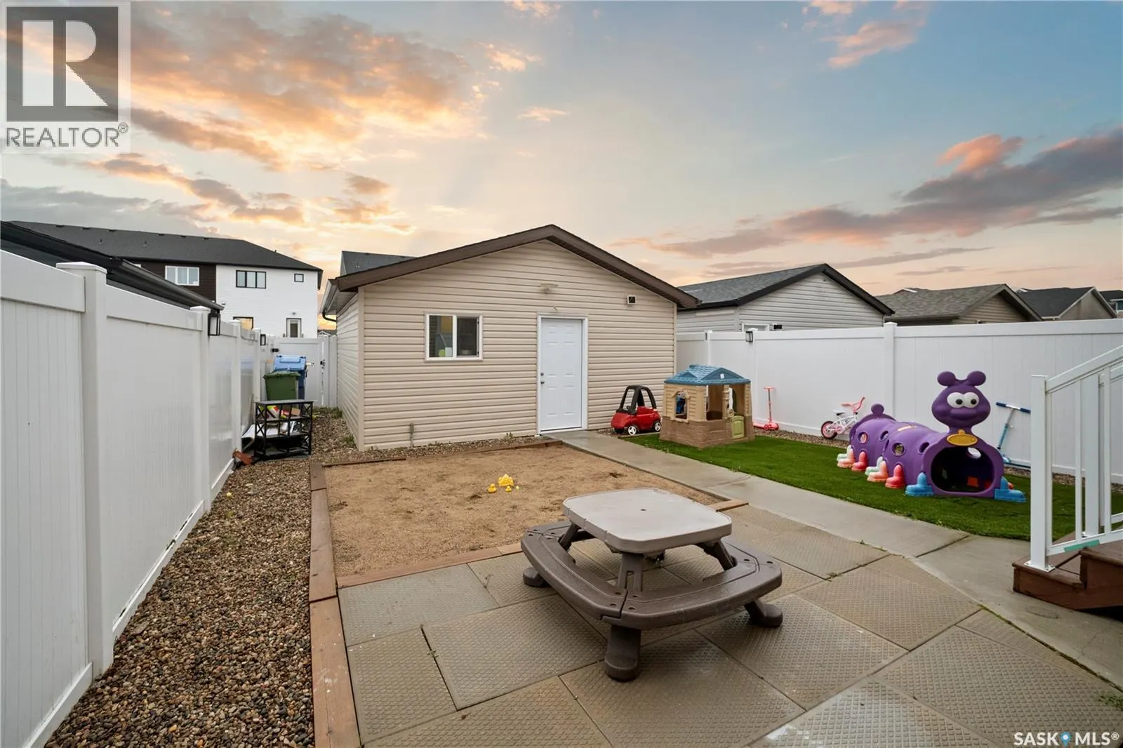 5612 Gilbert CRESCENT