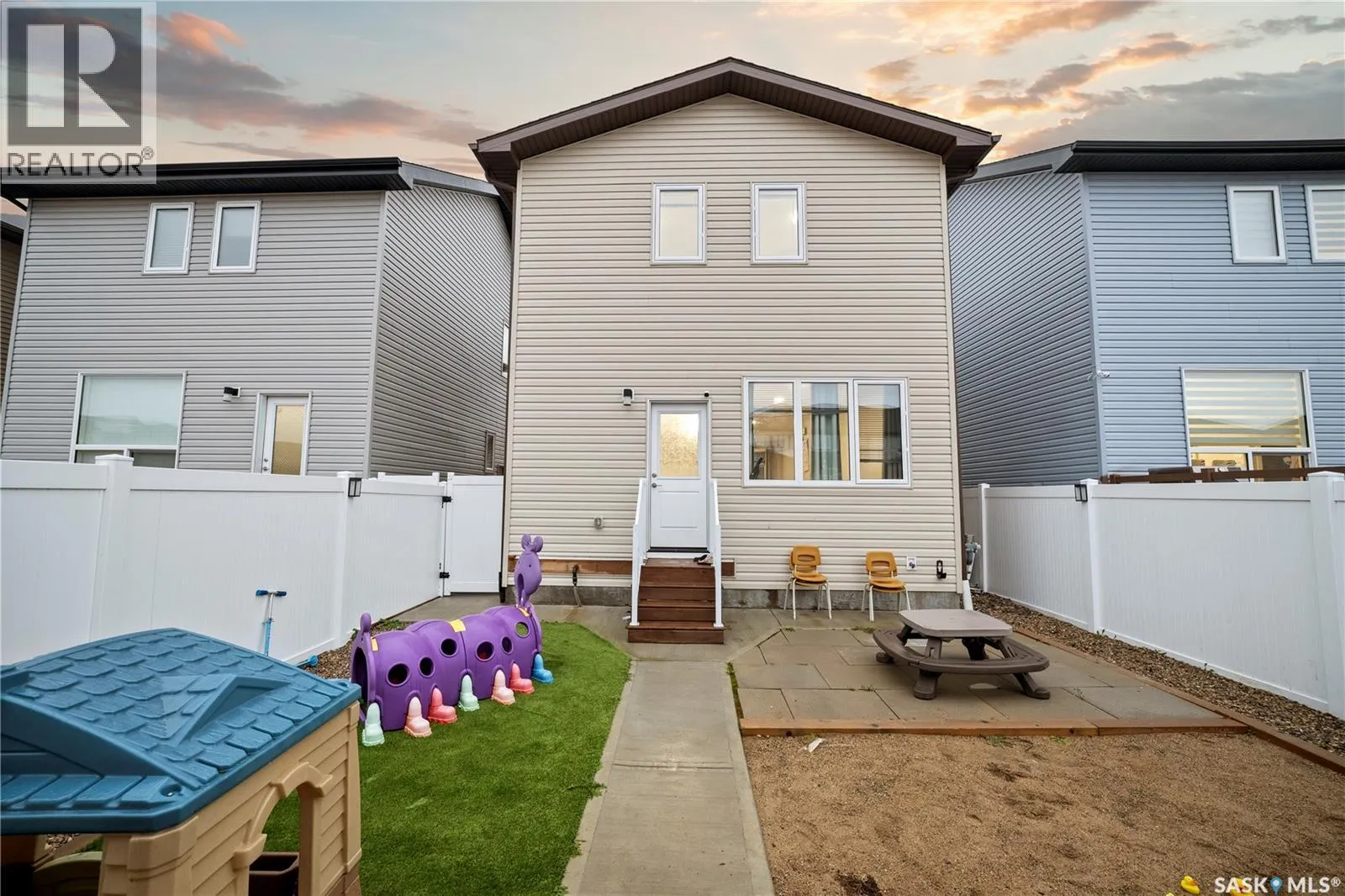 5612 Gilbert CRESCENT
