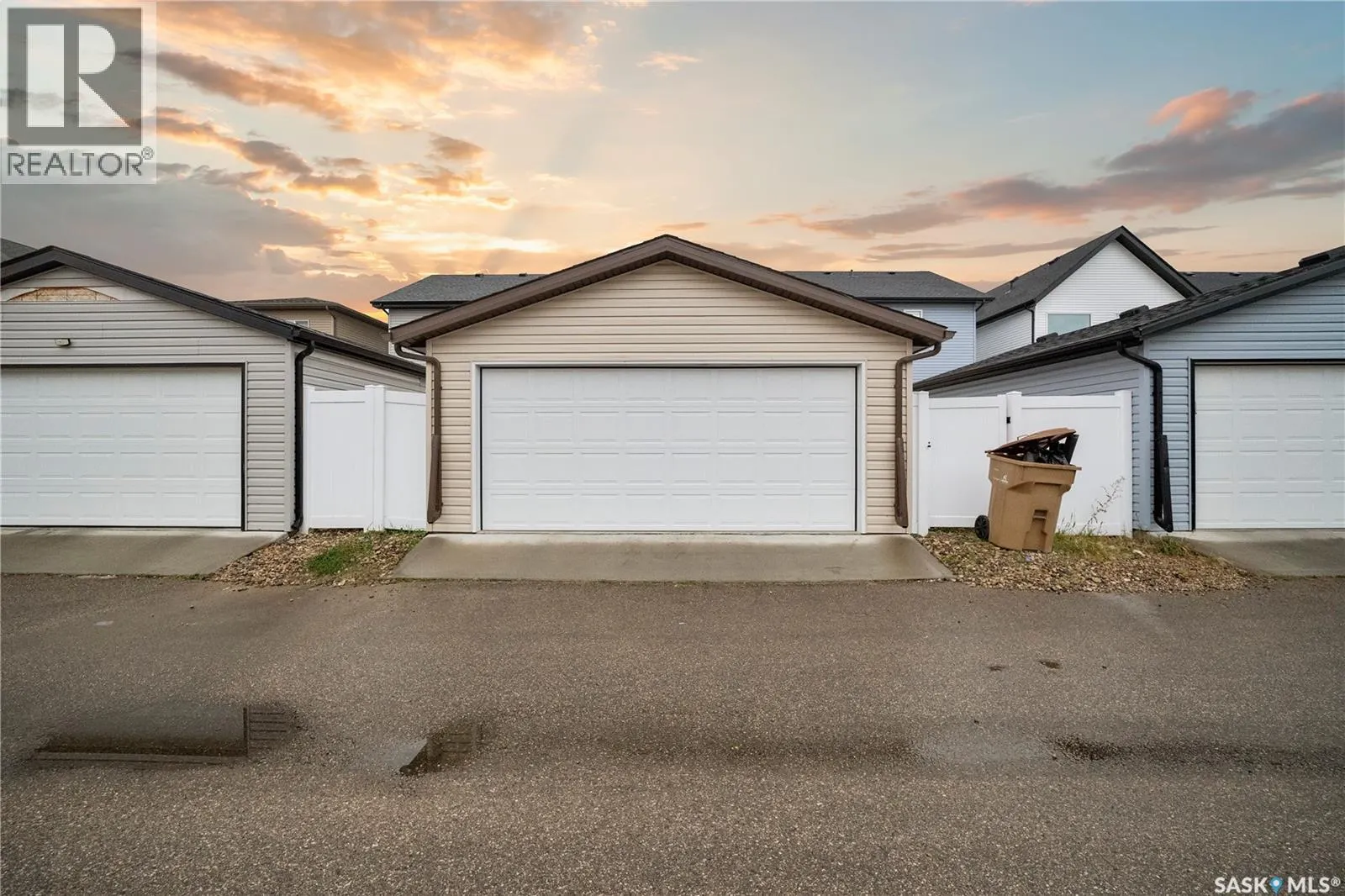 5612 Gilbert CRESCENT