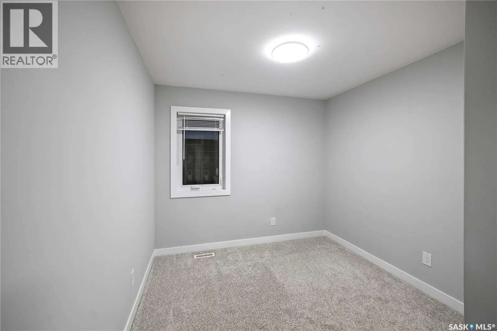 5612 Gilbert CRESCENT