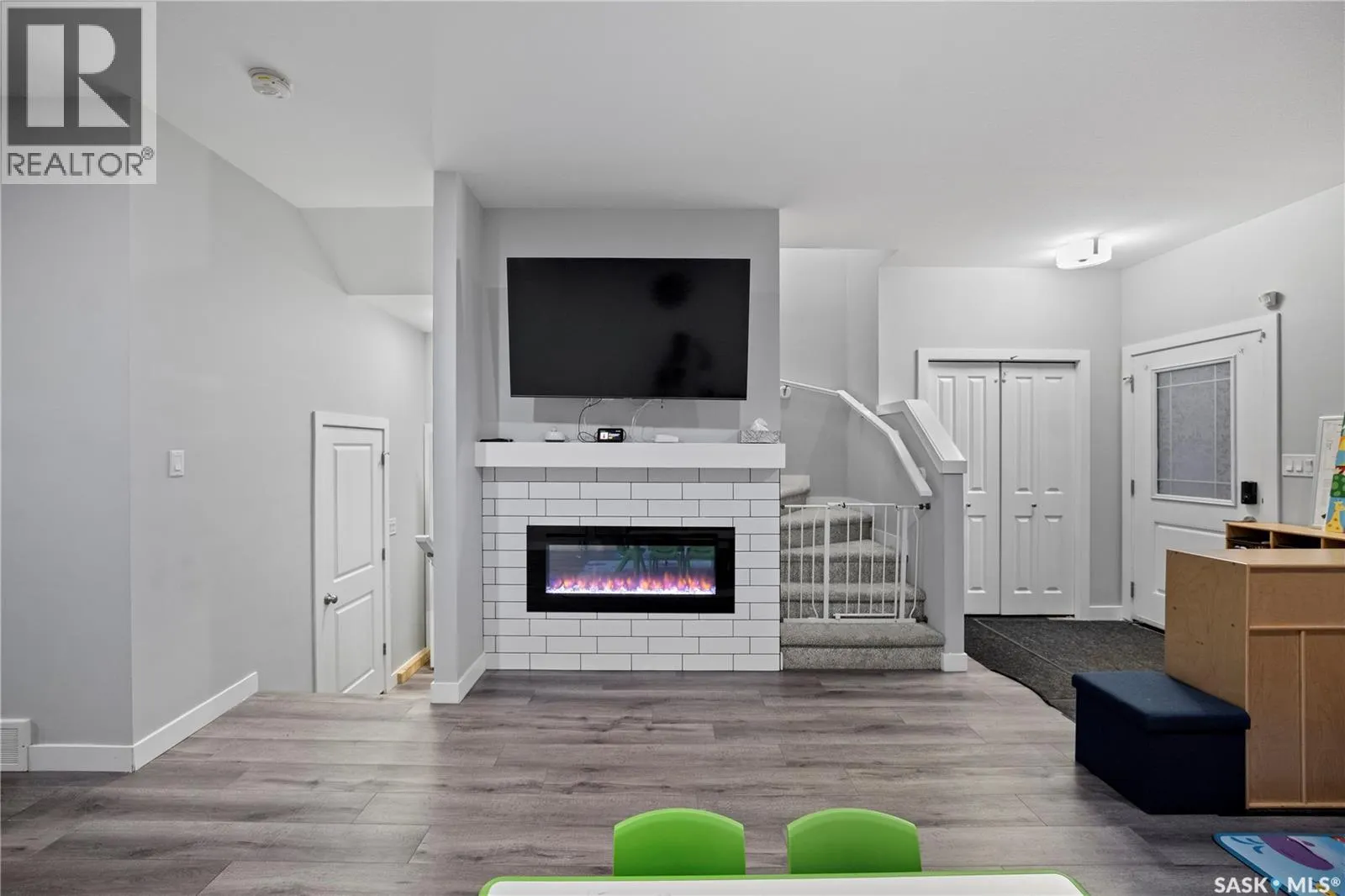 5612 Gilbert CRESCENT