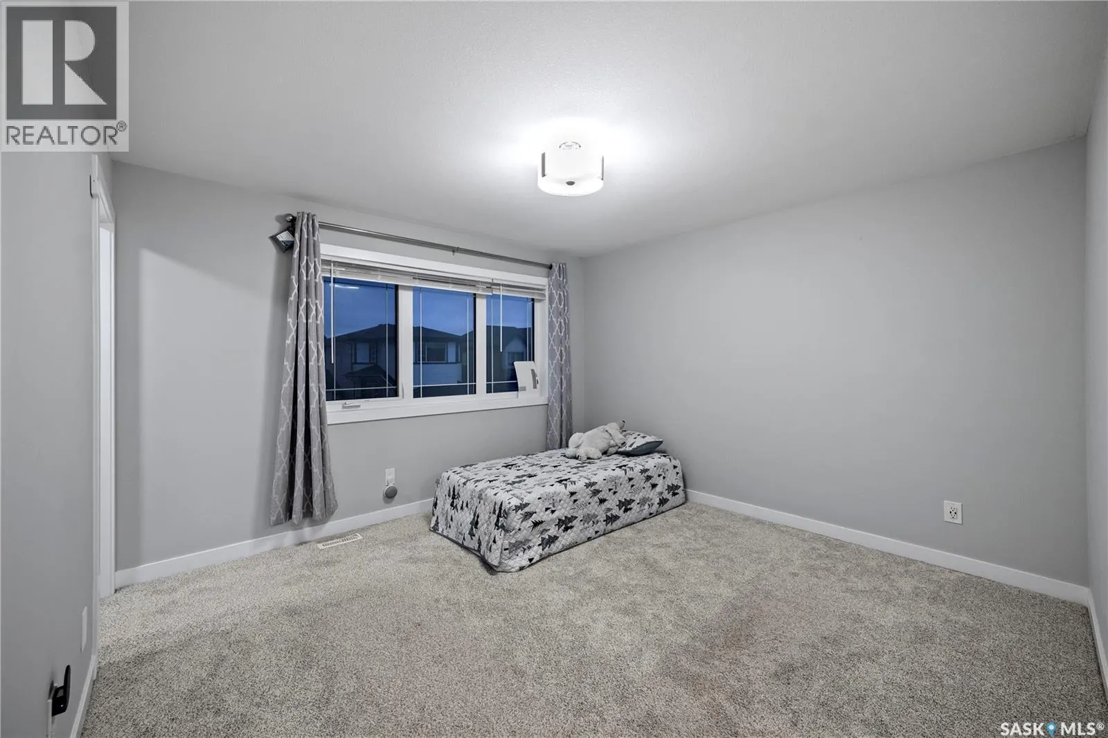 5612 Gilbert CRESCENT