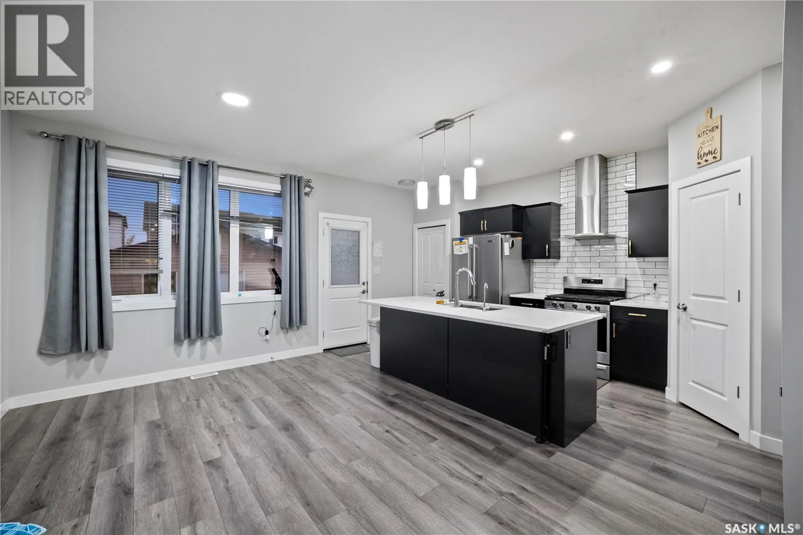 5612 Gilbert CRESCENT