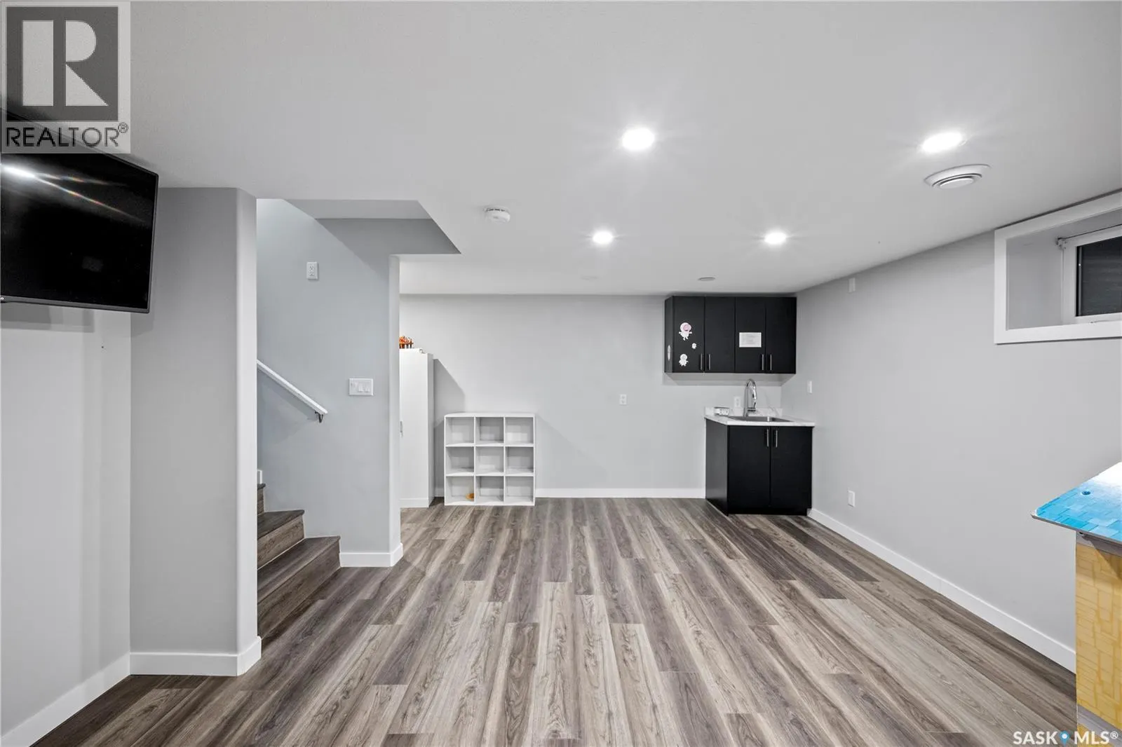 5612 Gilbert CRESCENT