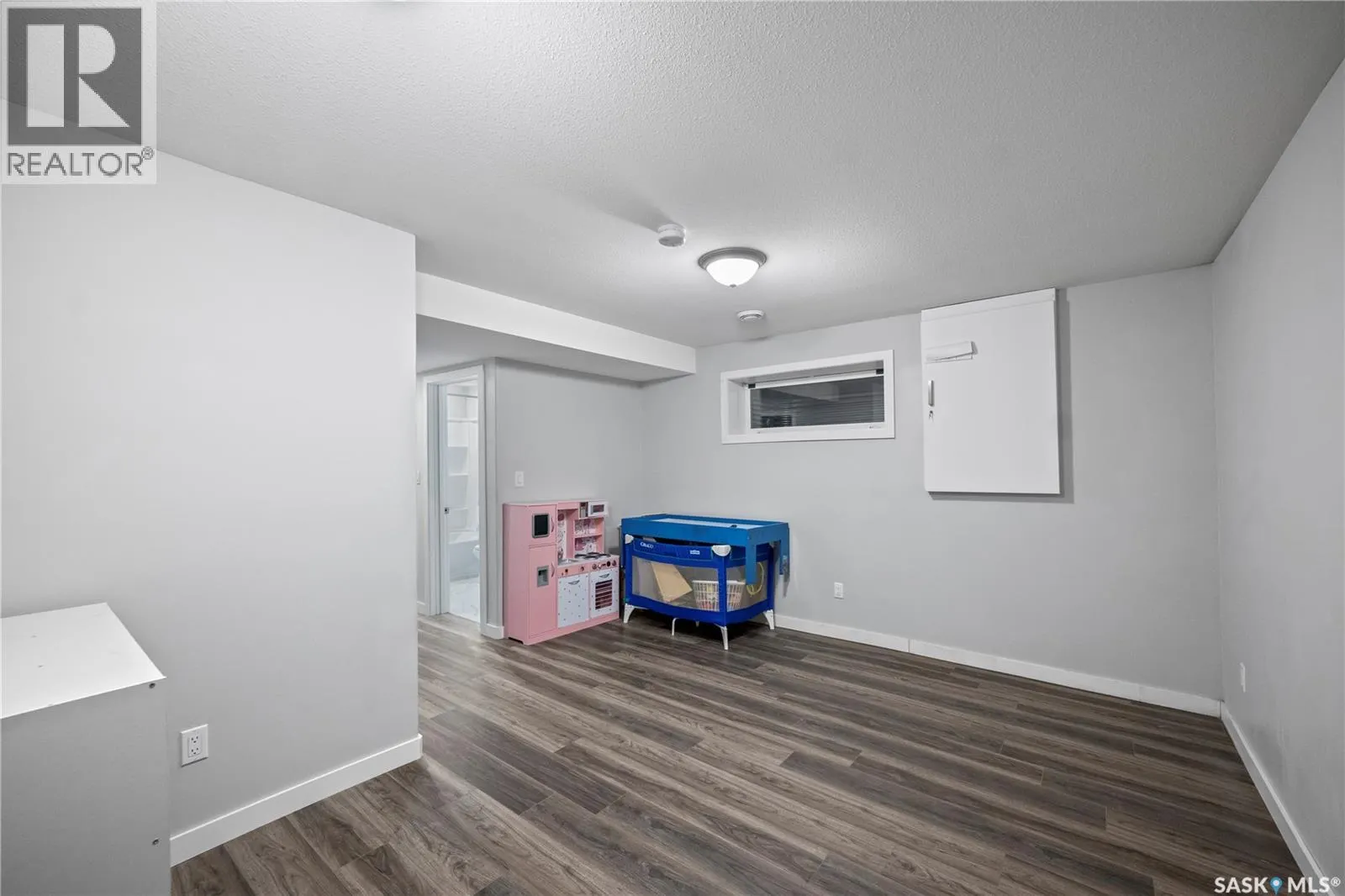 5612 Gilbert CRESCENT