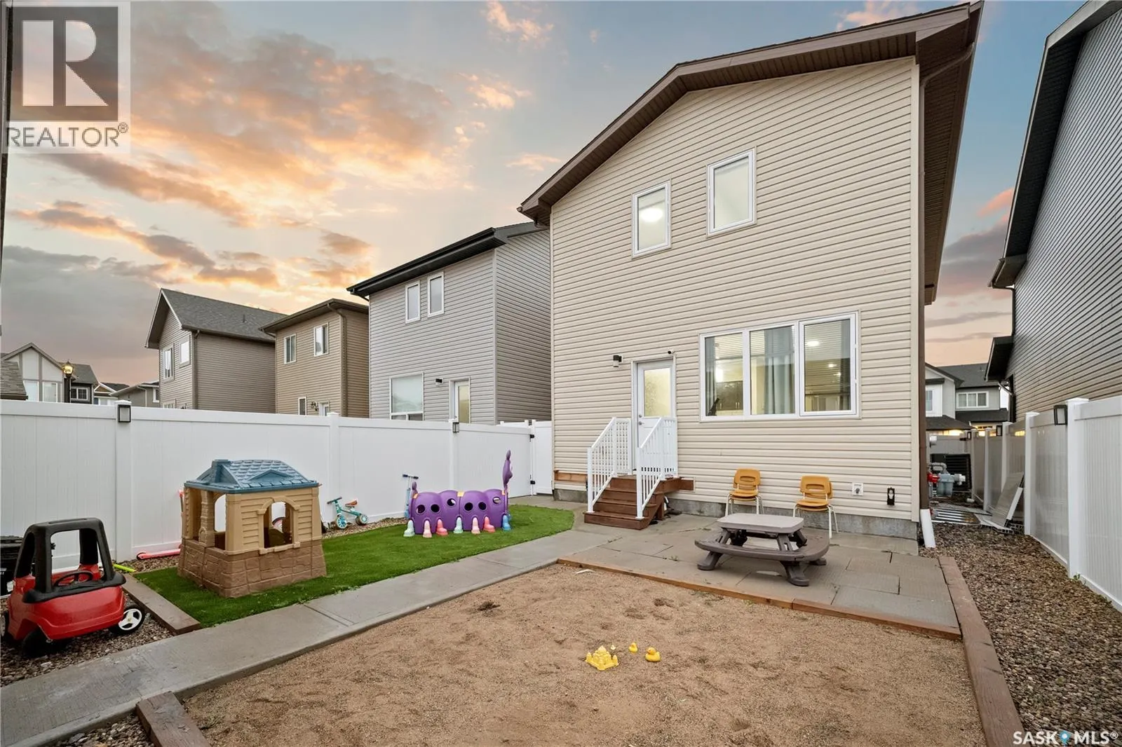 5612 Gilbert CRESCENT