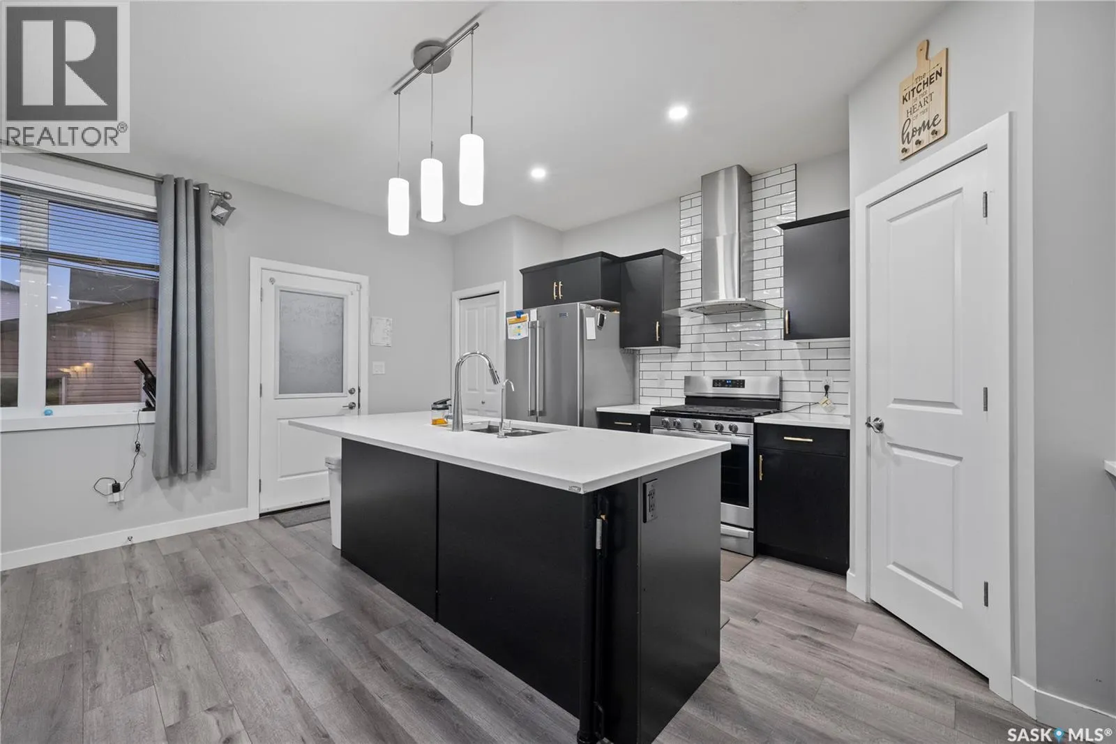 5612 Gilbert CRESCENT