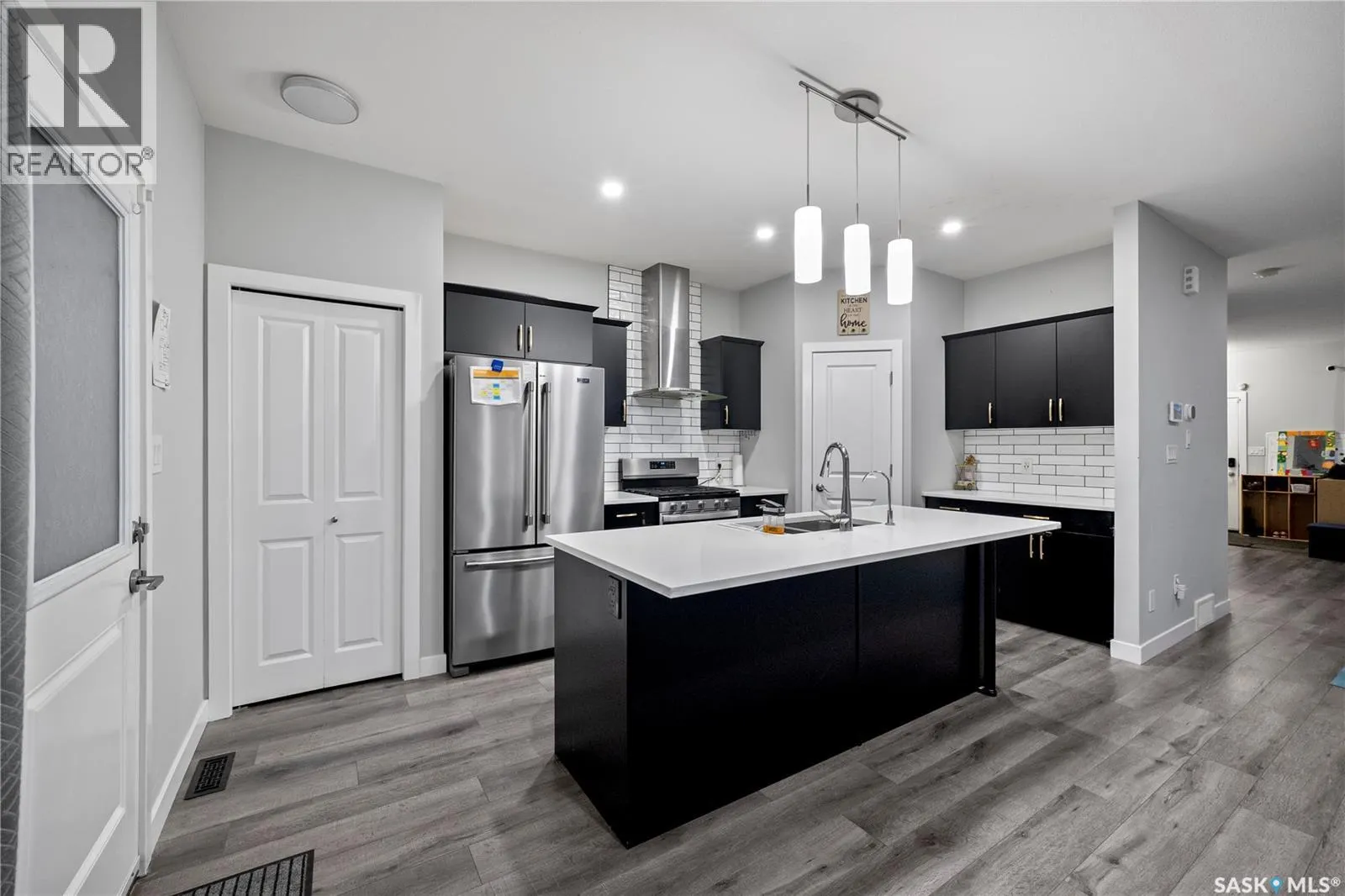 5612 Gilbert CRESCENT