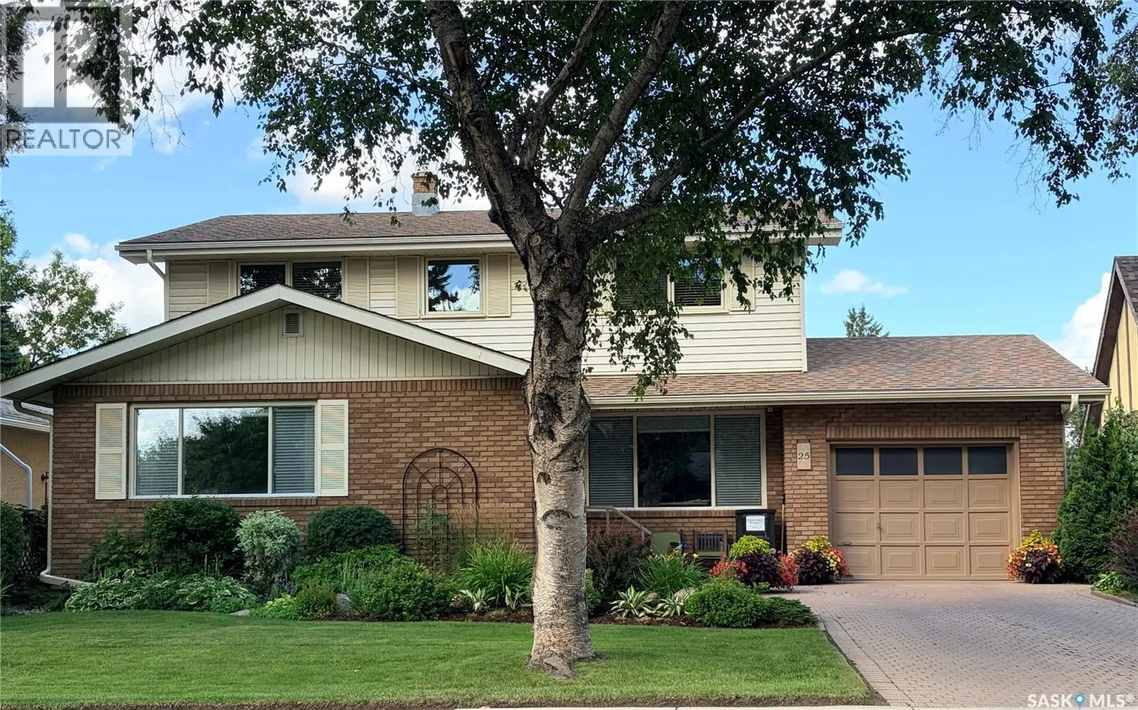 25 Yale CRESCENT
