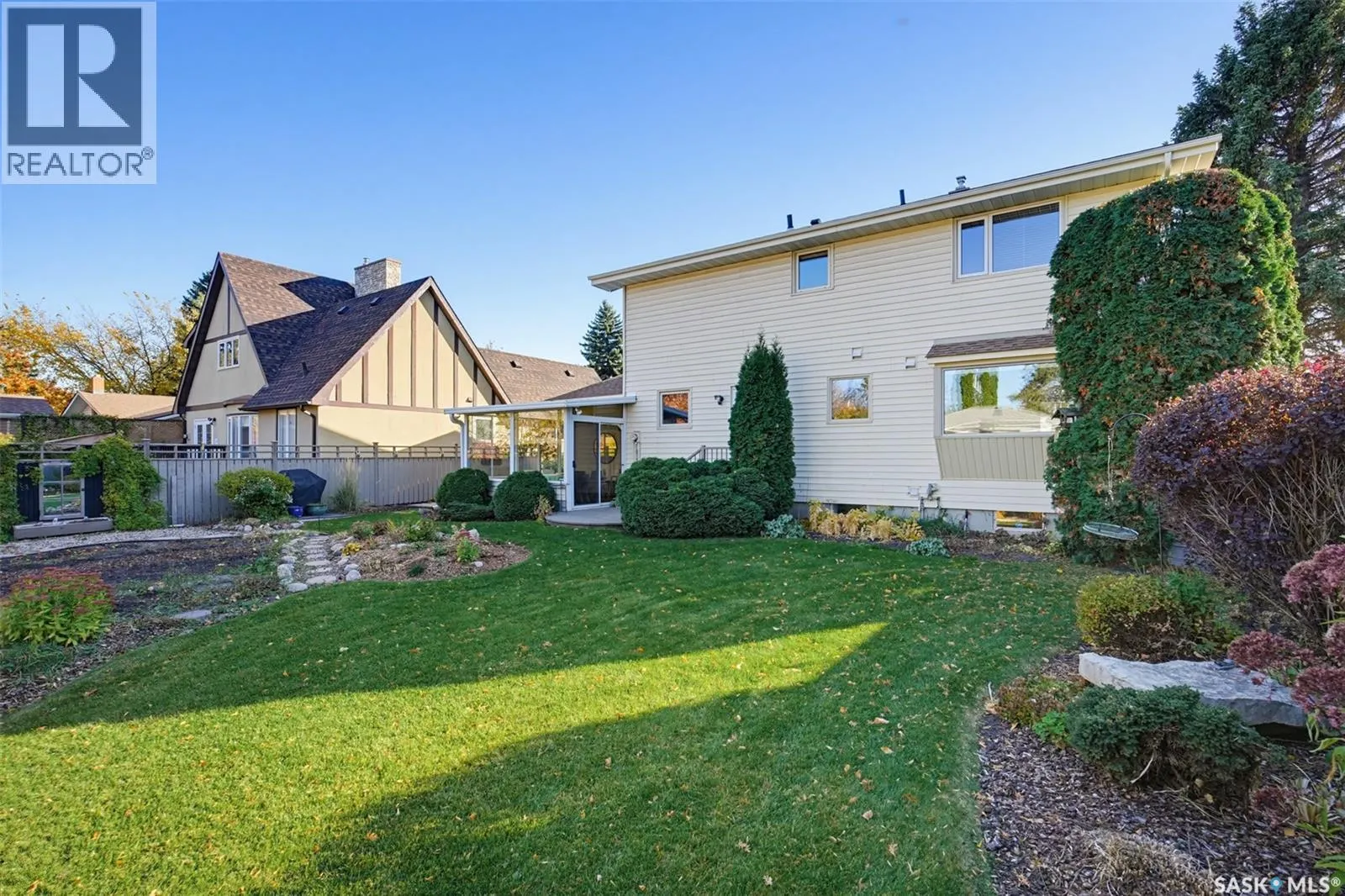 25 Yale CRESCENT