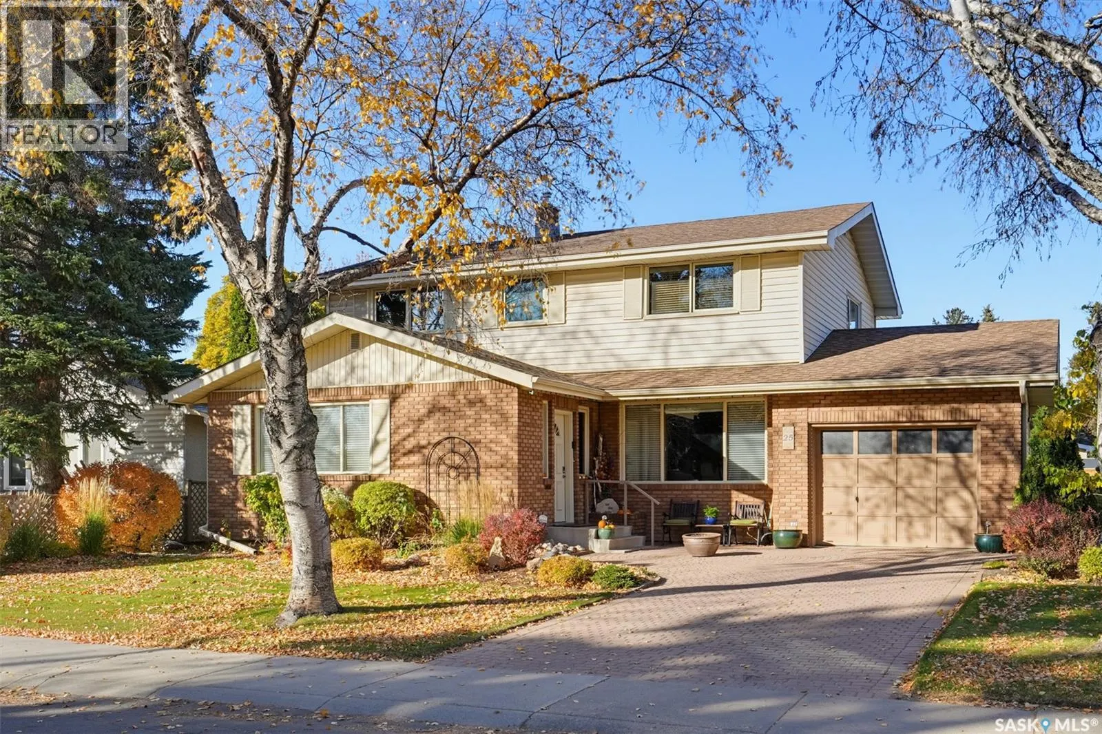 25 Yale CRESCENT