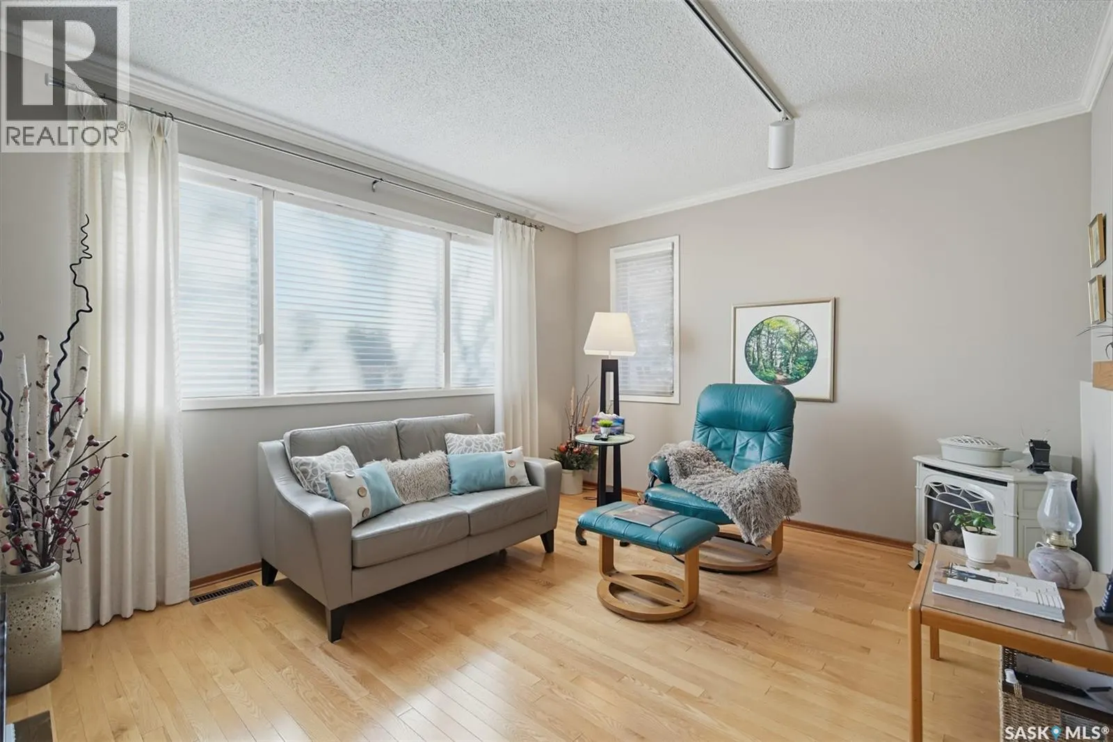 25 Yale CRESCENT