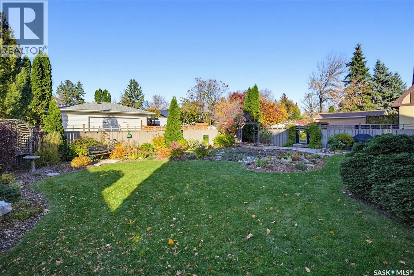 25 Yale CRESCENT