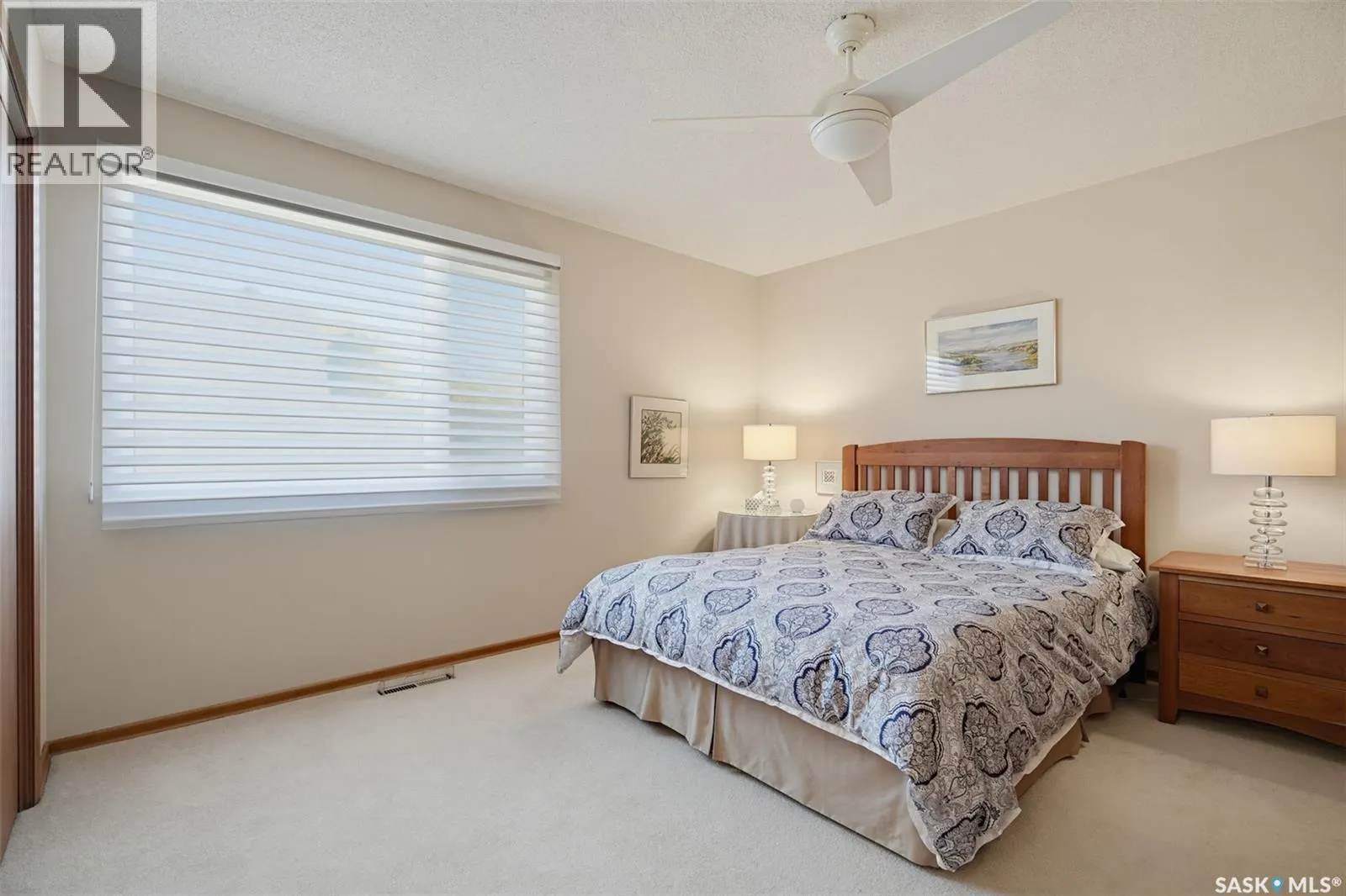 25 Yale CRESCENT