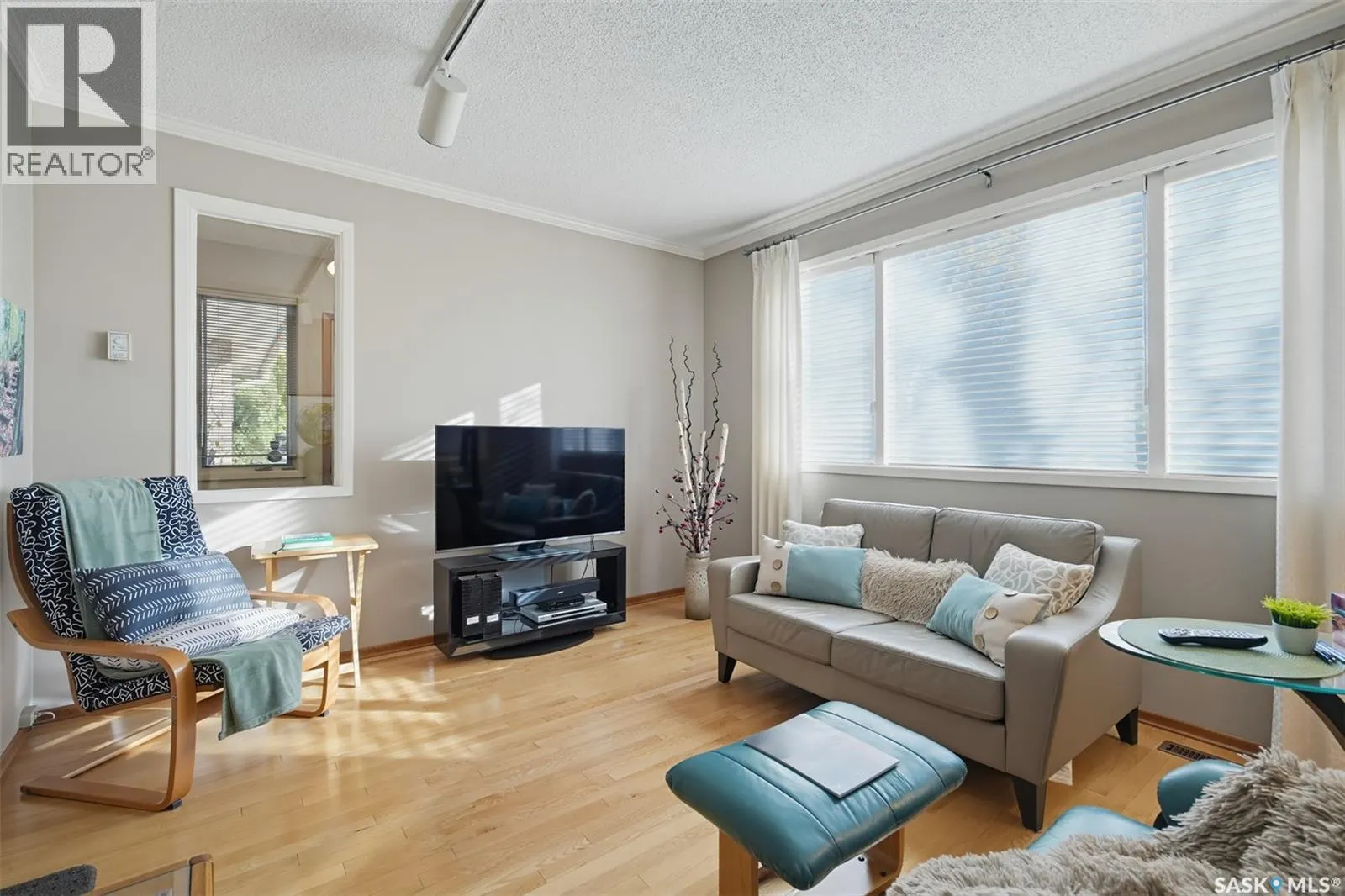 25 Yale CRESCENT