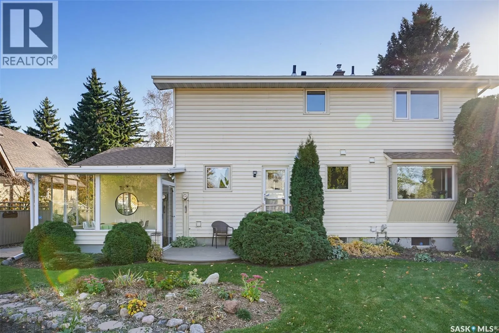 25 Yale CRESCENT