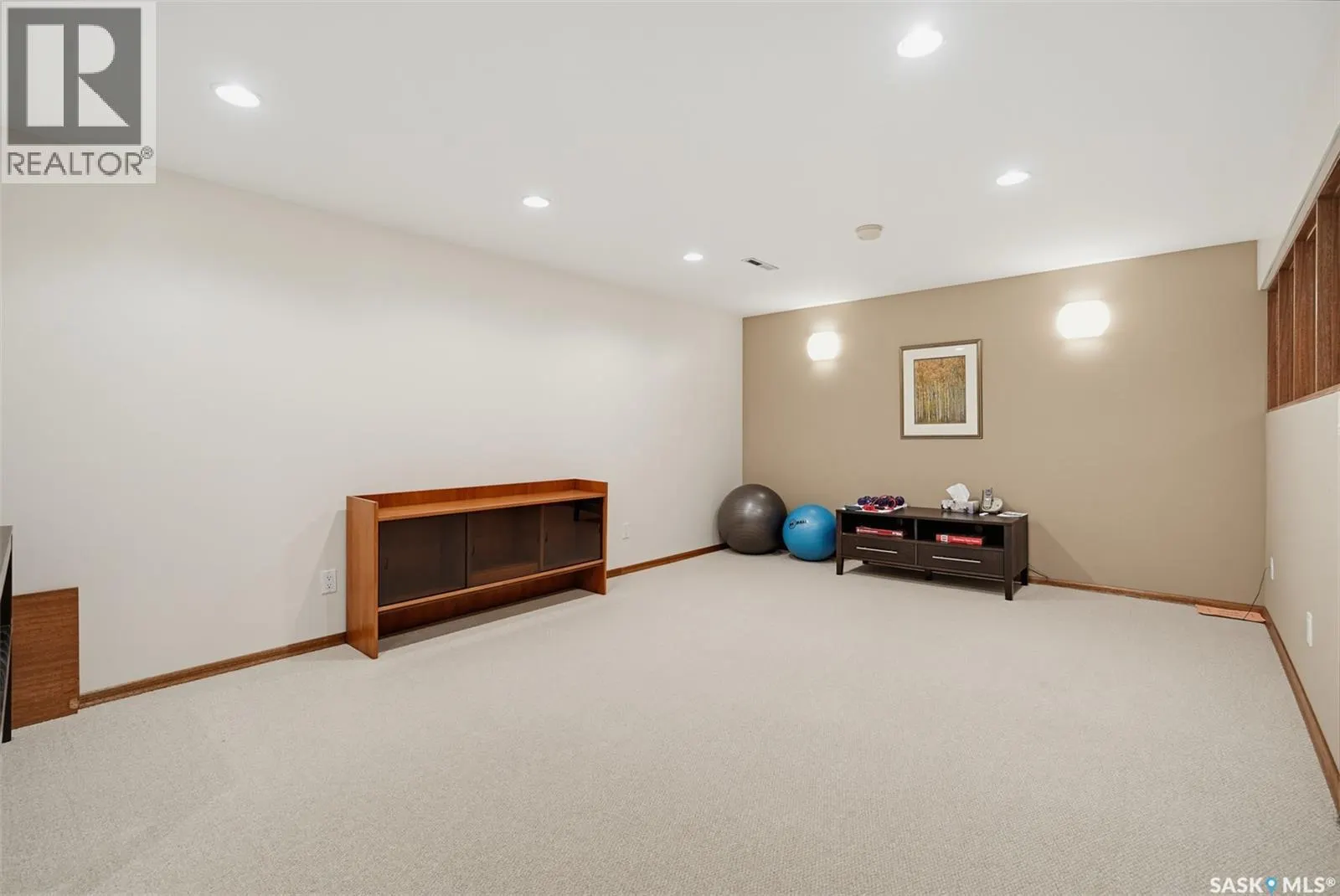 25 Yale CRESCENT