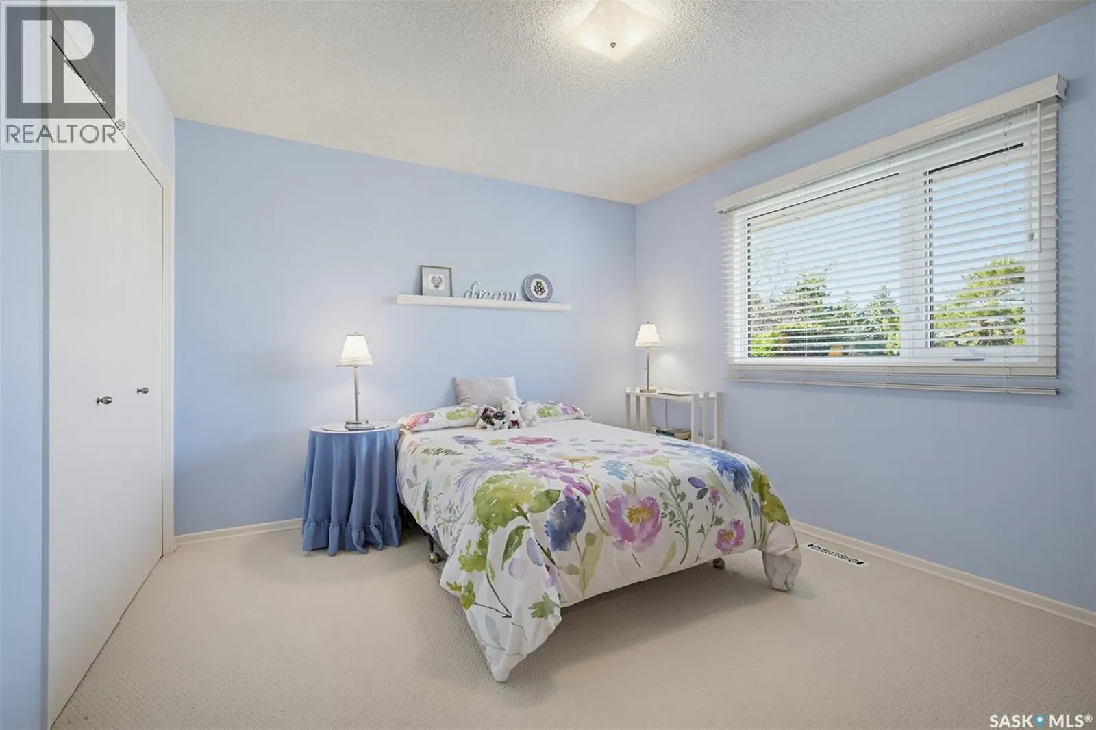 25 Yale CRESCENT