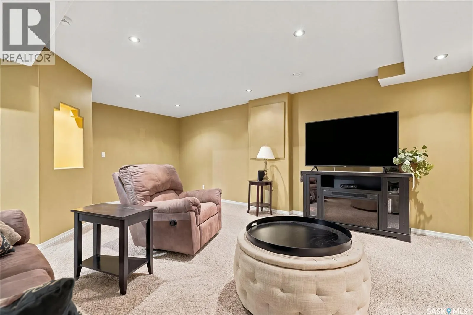 1 127 Banyan CRESCENT