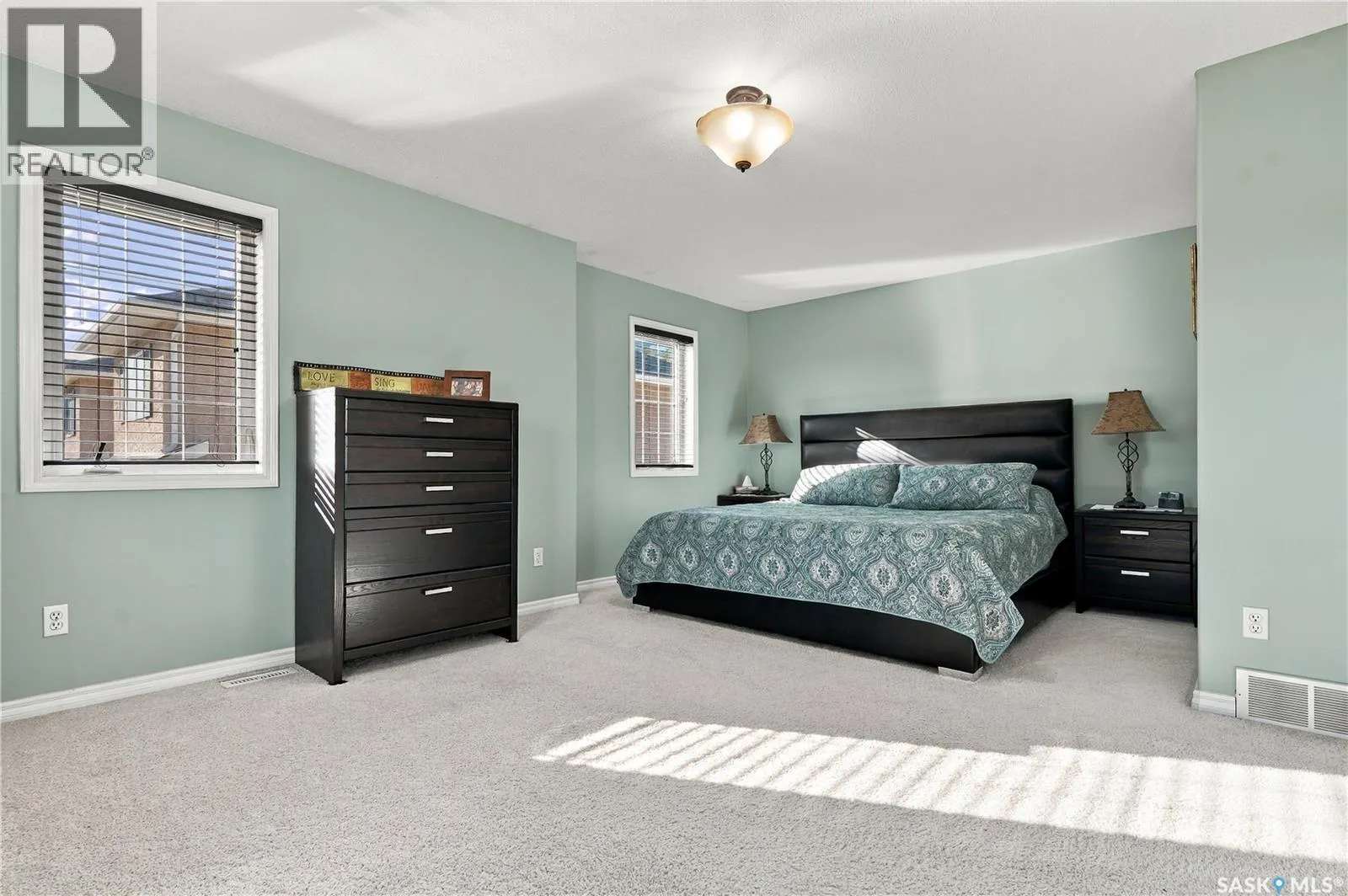 1 127 Banyan CRESCENT