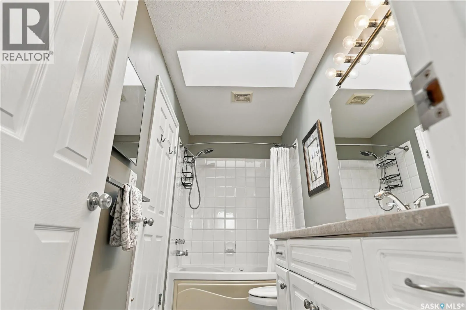 1 127 Banyan CRESCENT