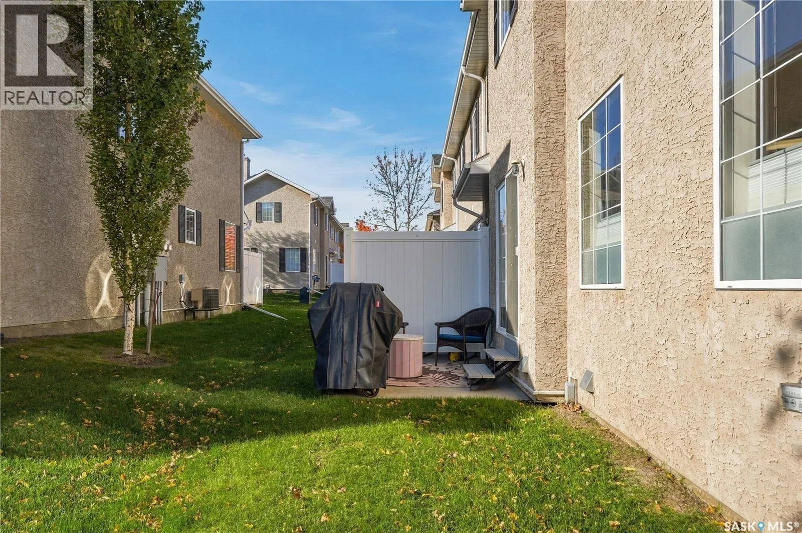 1 127 Banyan CRESCENT