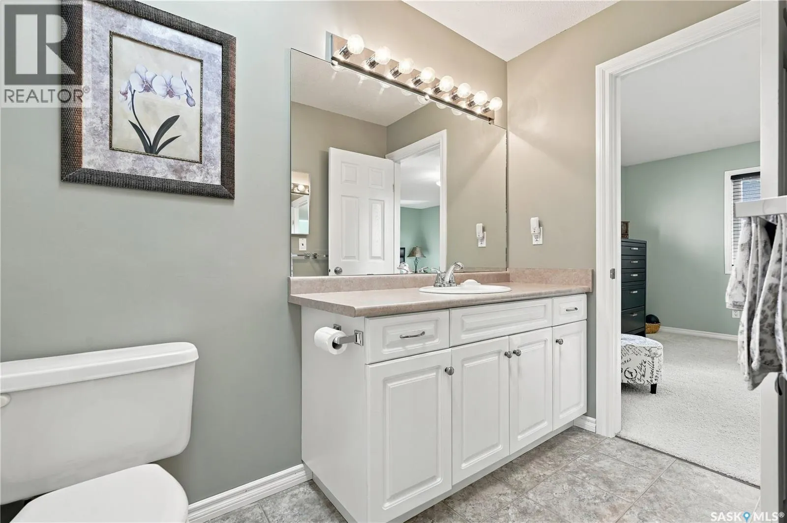 1 127 Banyan CRESCENT
