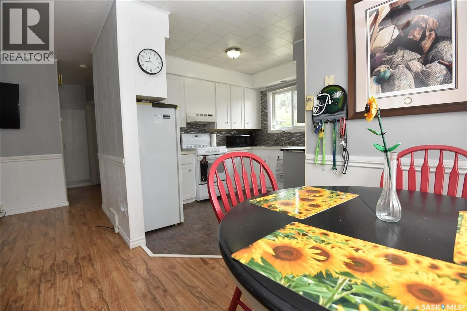 415 8th AVENUE W