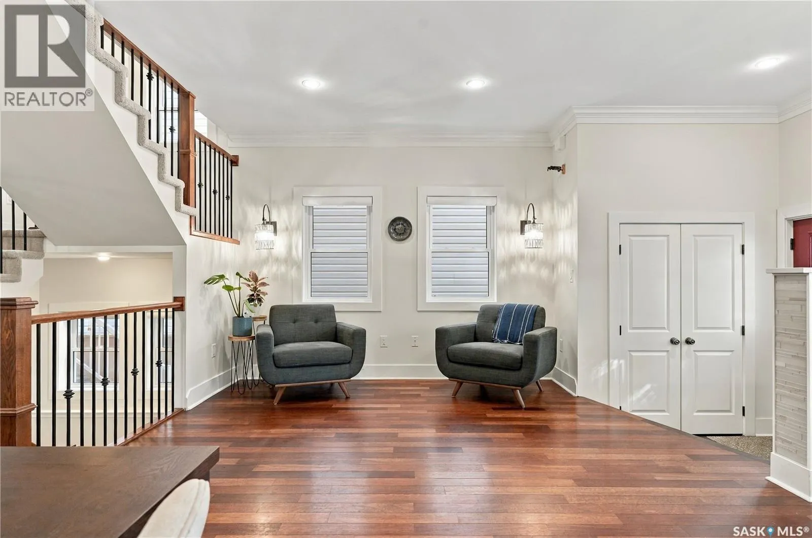 1107 9th STREET E