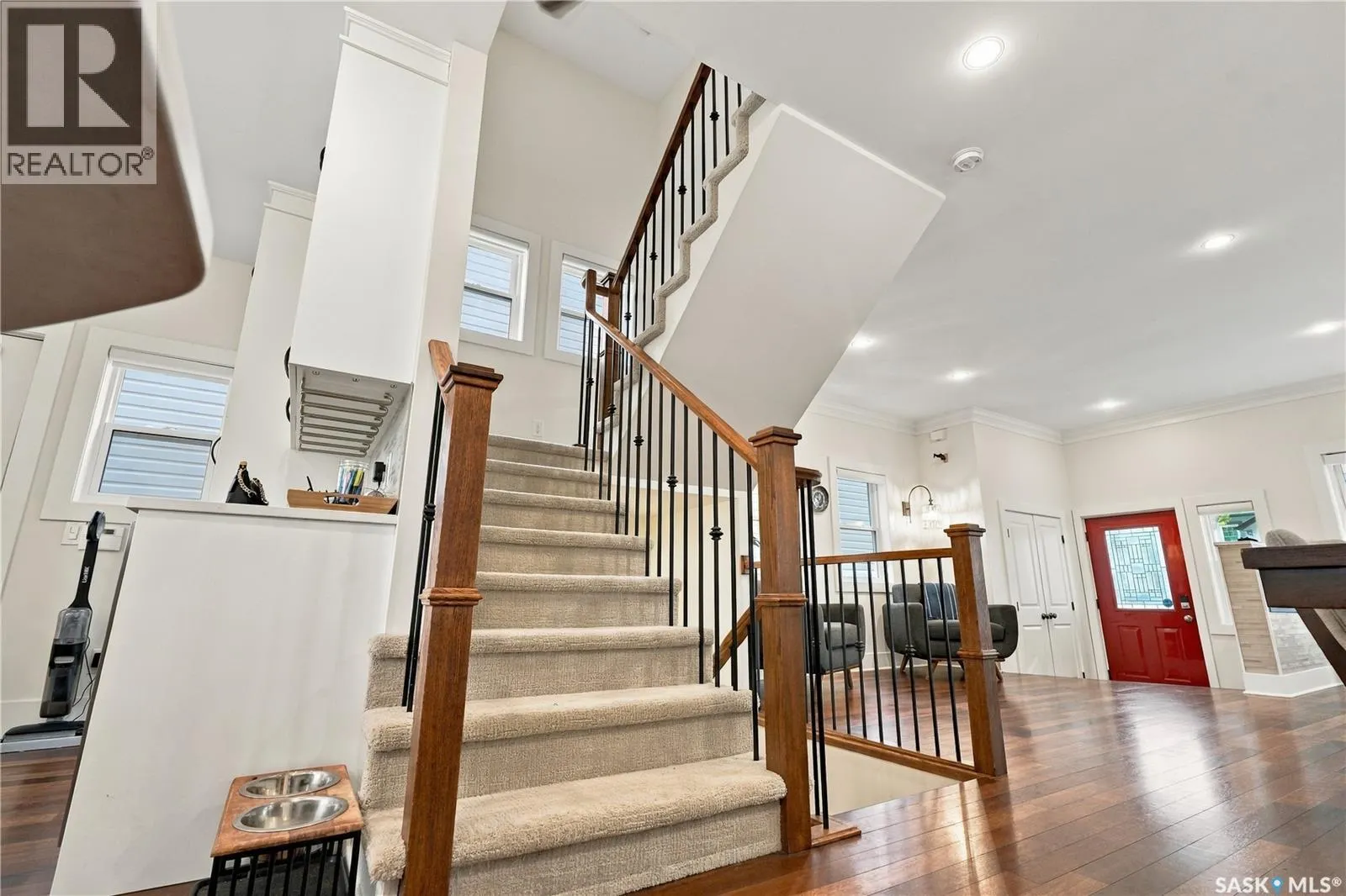 1107 9th STREET E