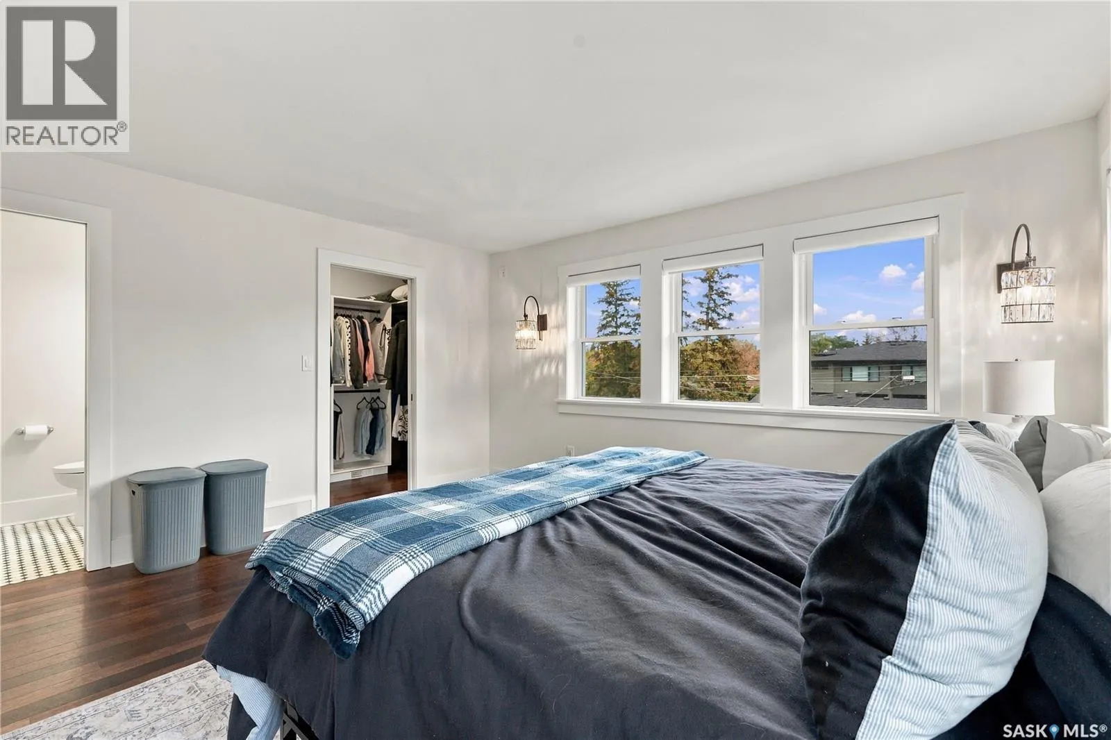 1107 9th STREET E