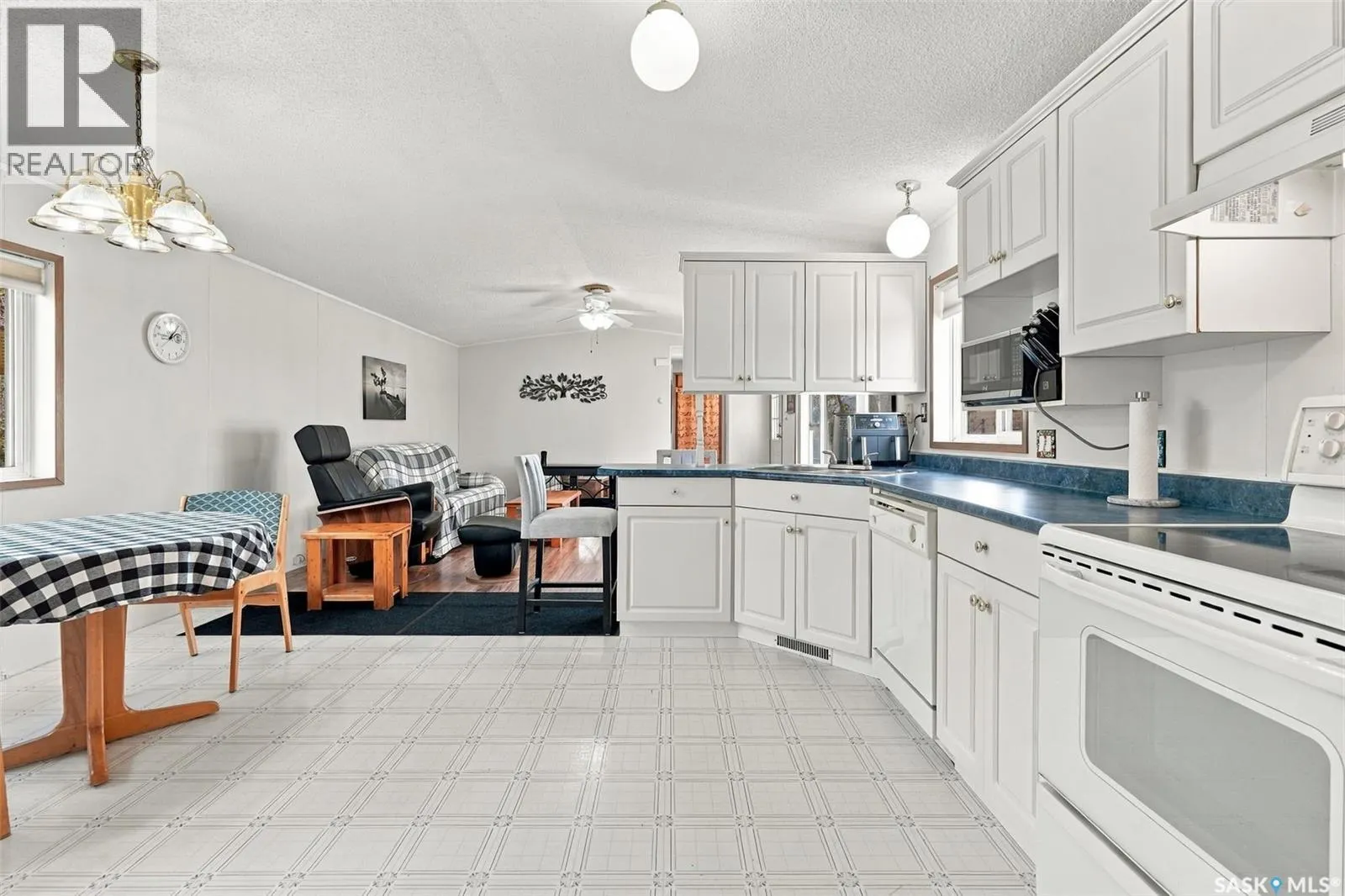 708 Main STREET S