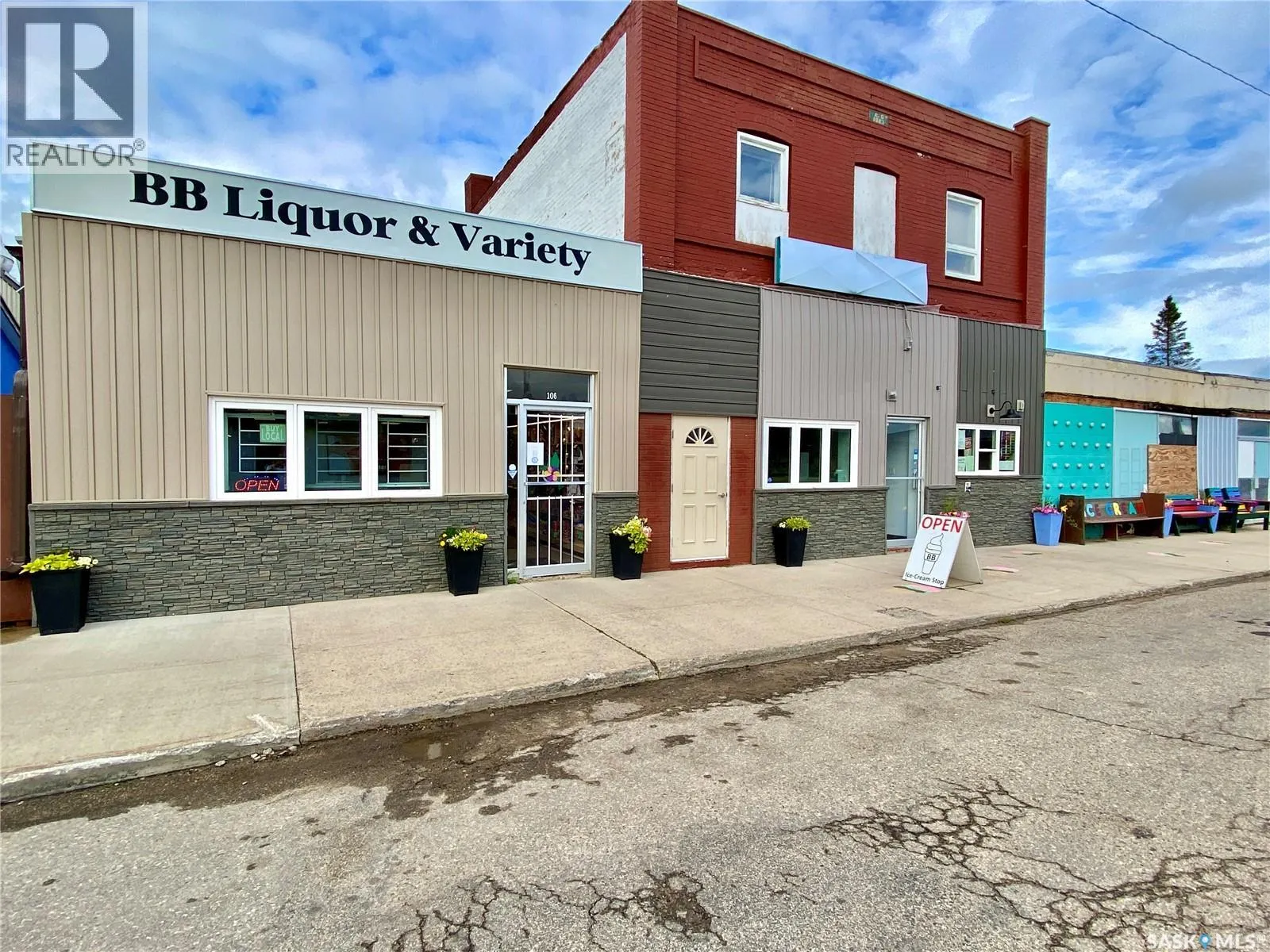 106 Vincent AVENUE W