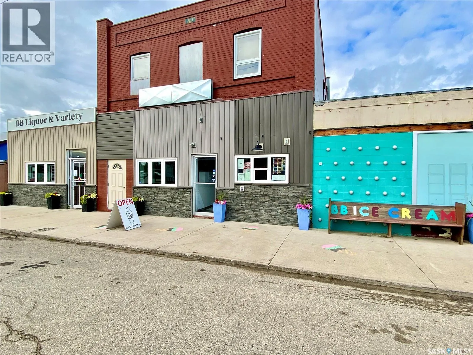 106 Vincent AVENUE W