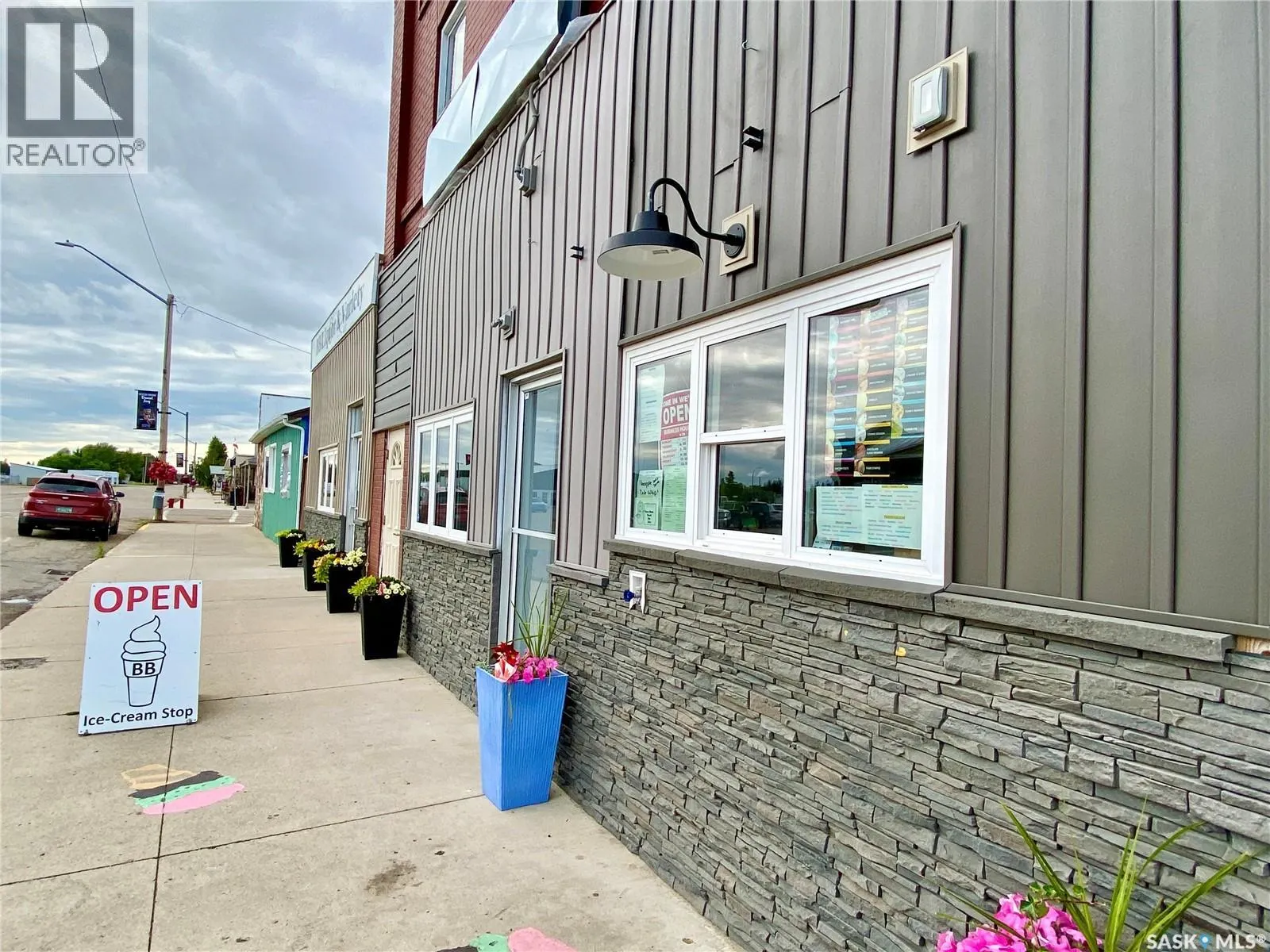 106 Vincent AVENUE W