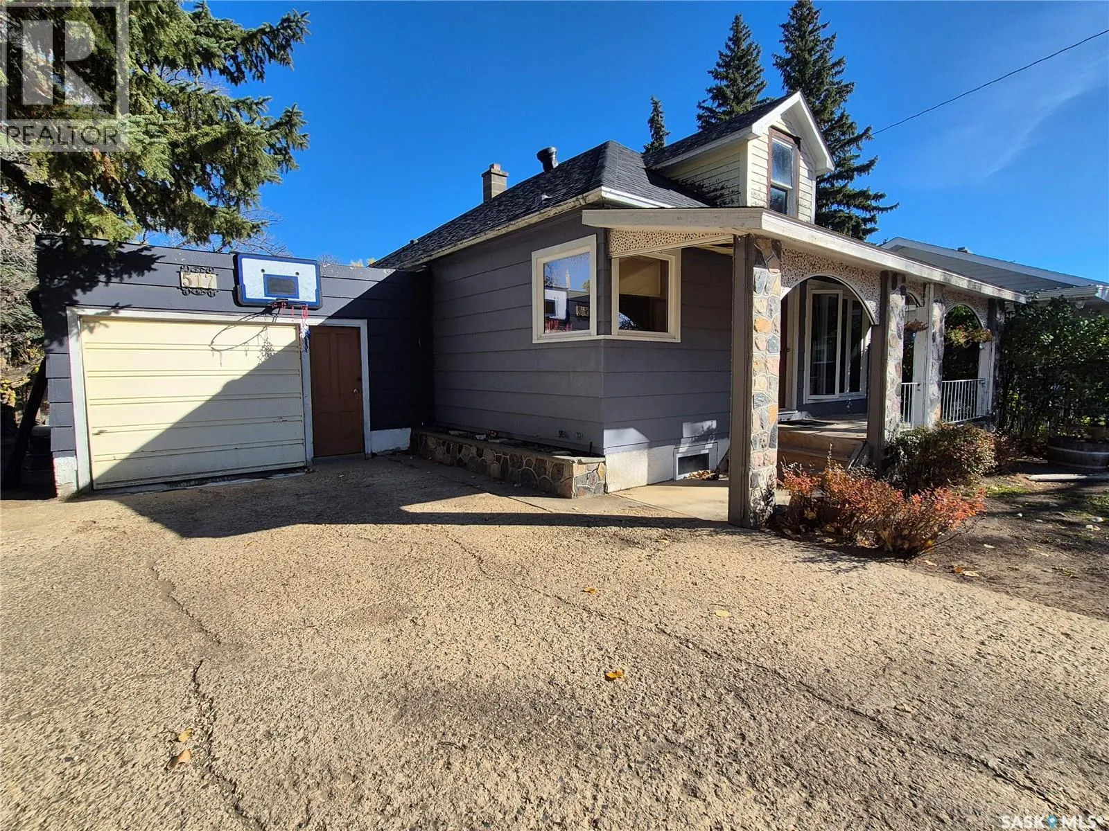 517 Bertrand AVENUE