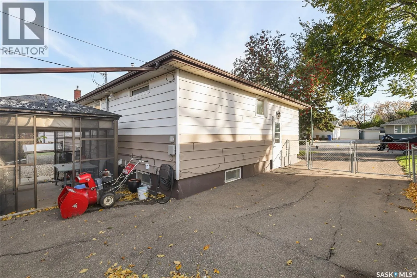 3320 PERRY AVENUE