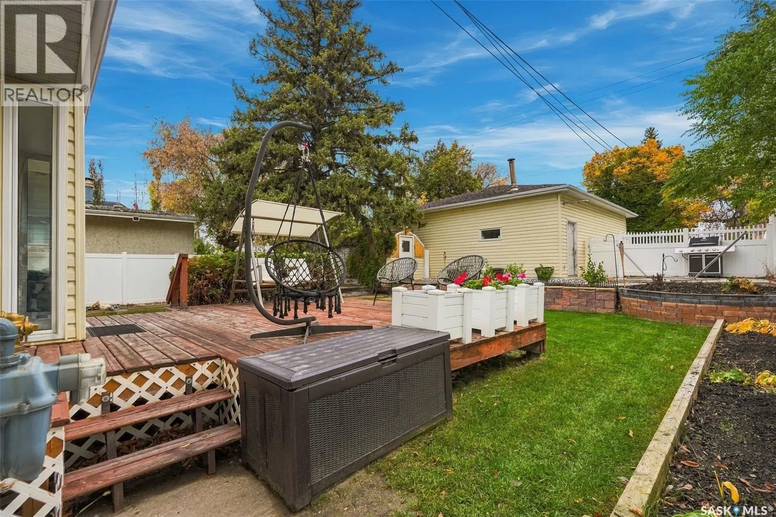 2237 Albert AVENUE