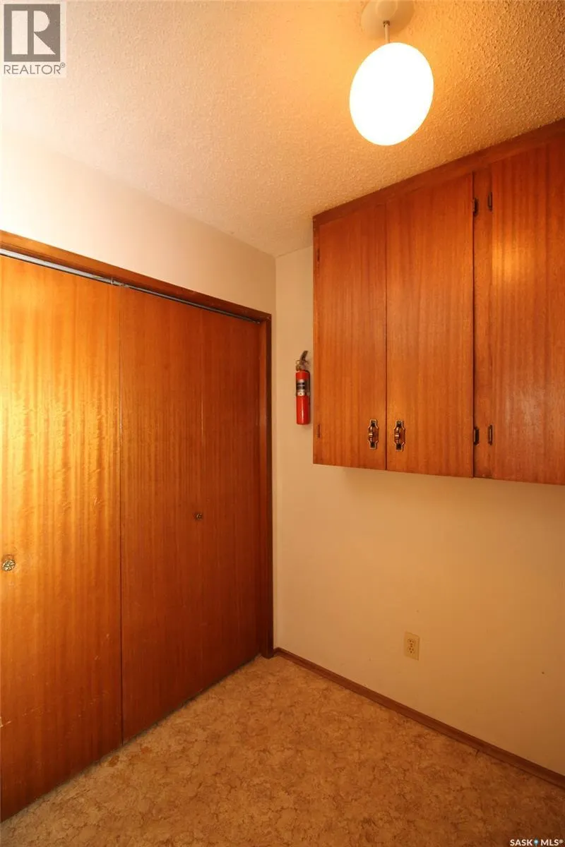 223 2nd STREET W