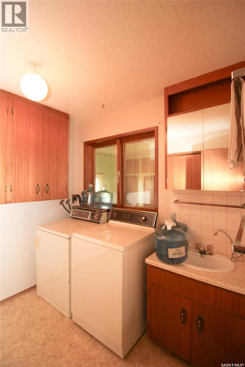 223 2nd STREET W