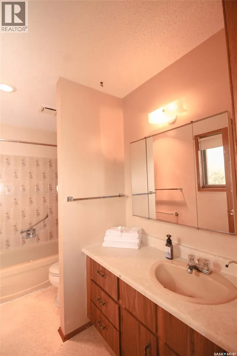 223 2nd STREET W