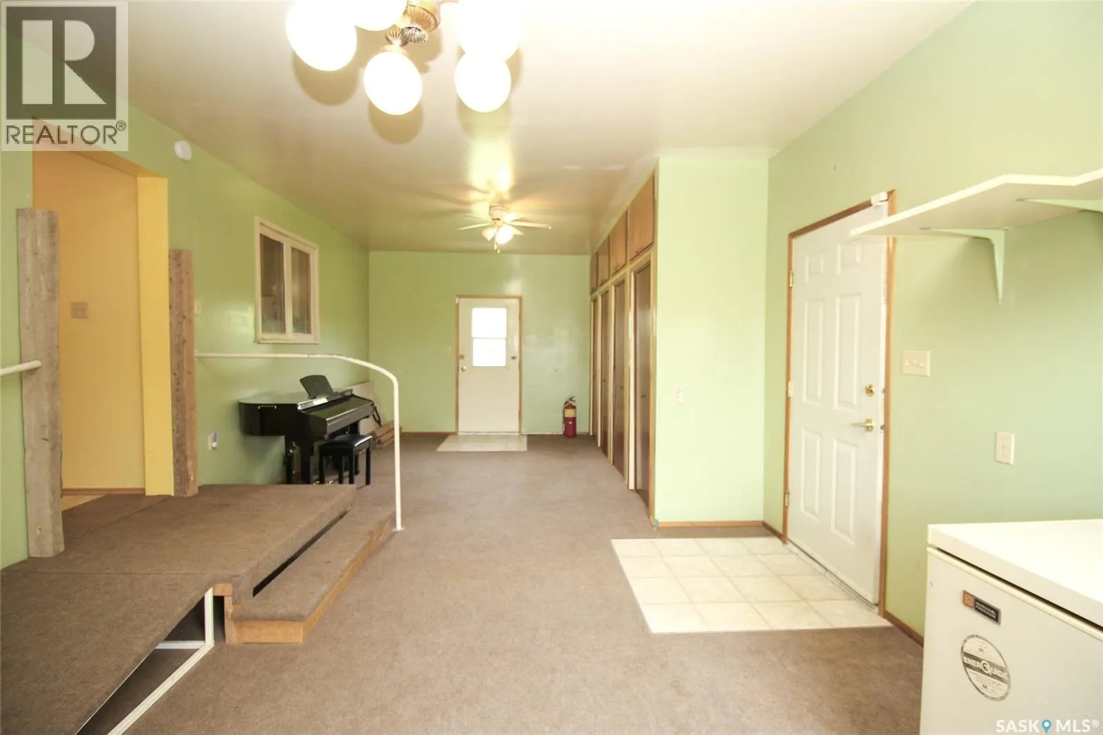 223 2nd STREET W