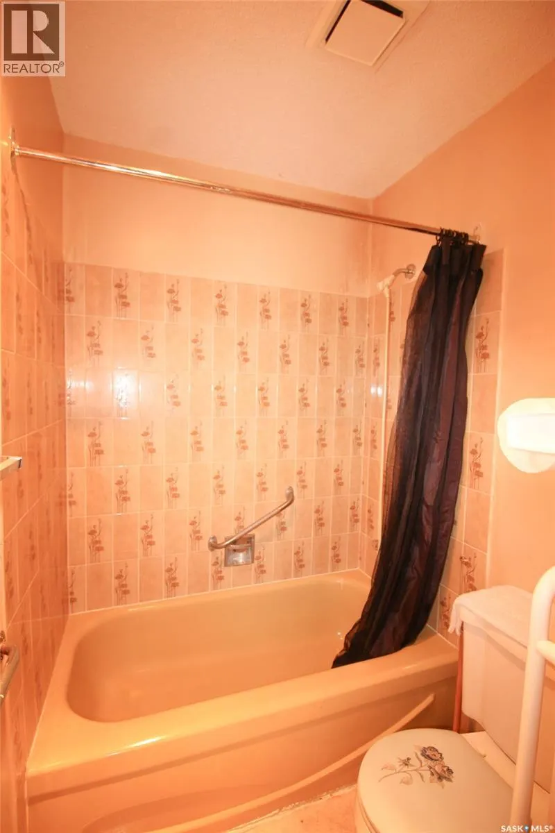 223 2nd STREET W