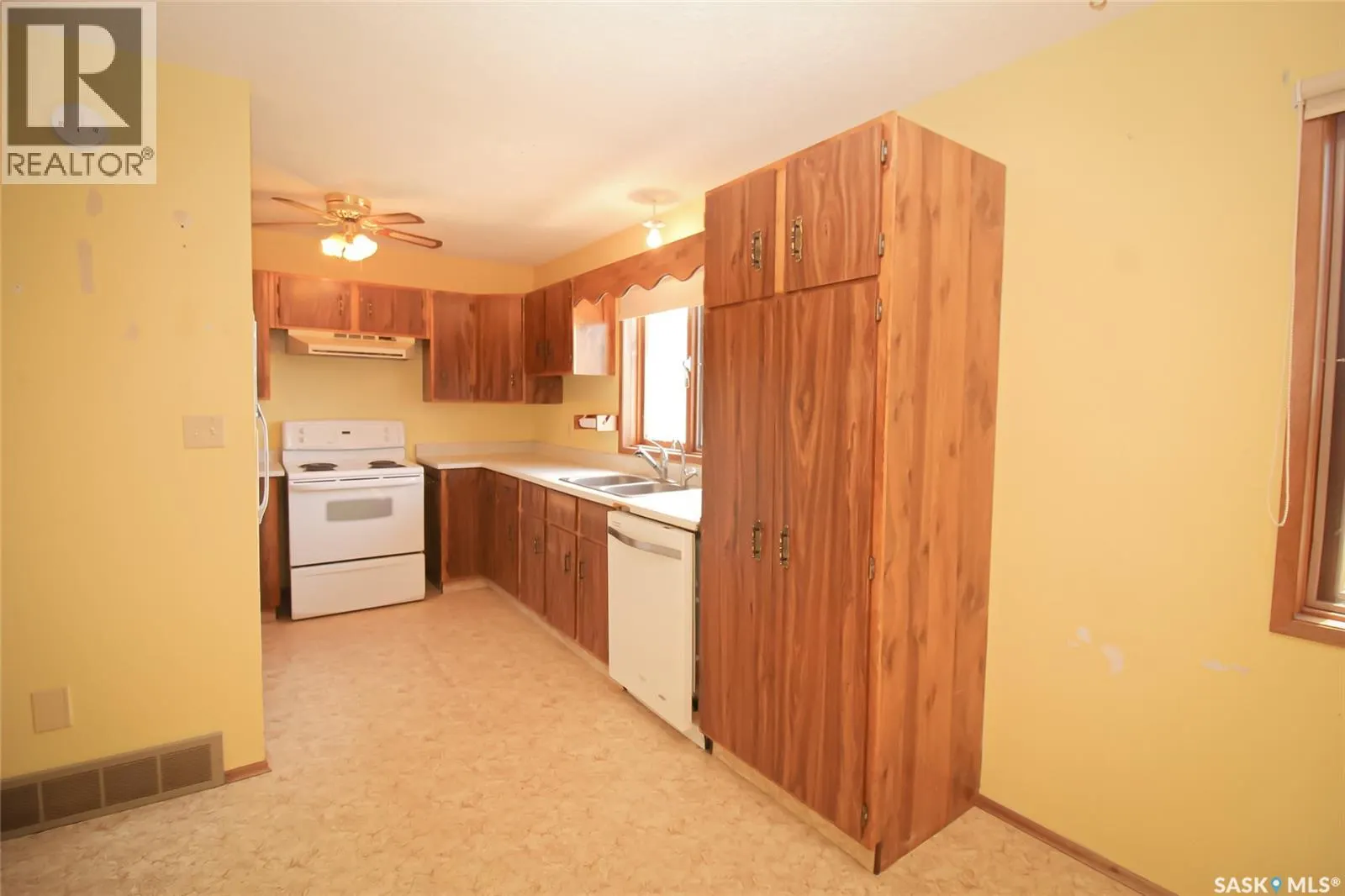 223 2nd STREET W